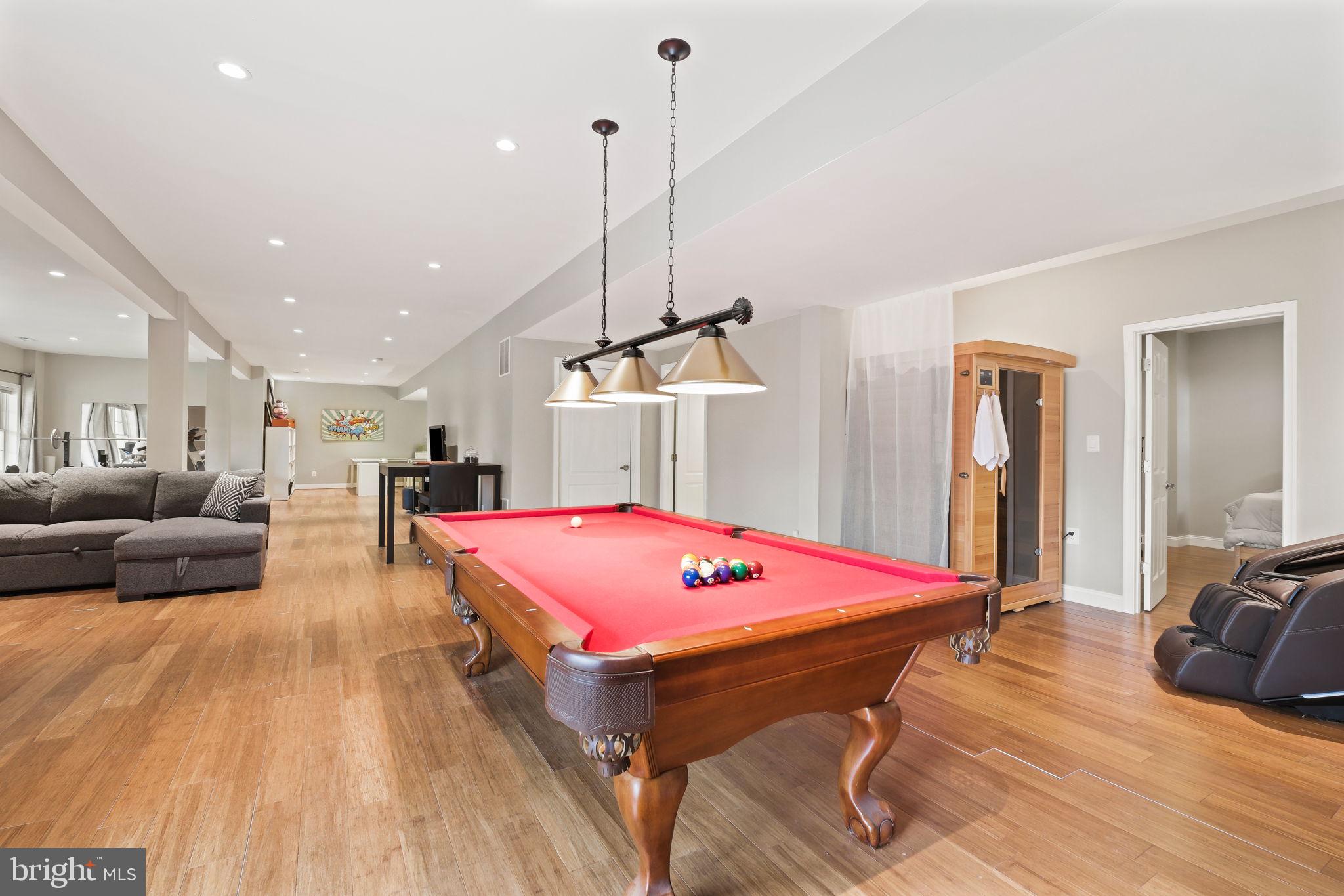 LOUDOUN VALLEY ESTATES - Residential