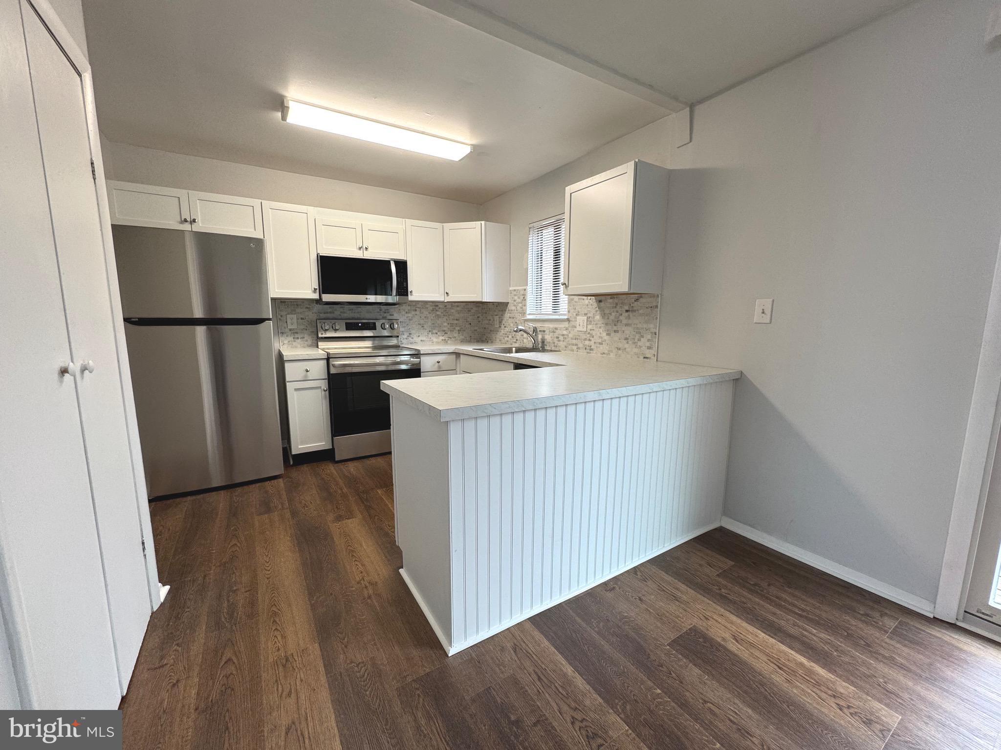 SEVEN COURTS - Residential Lease