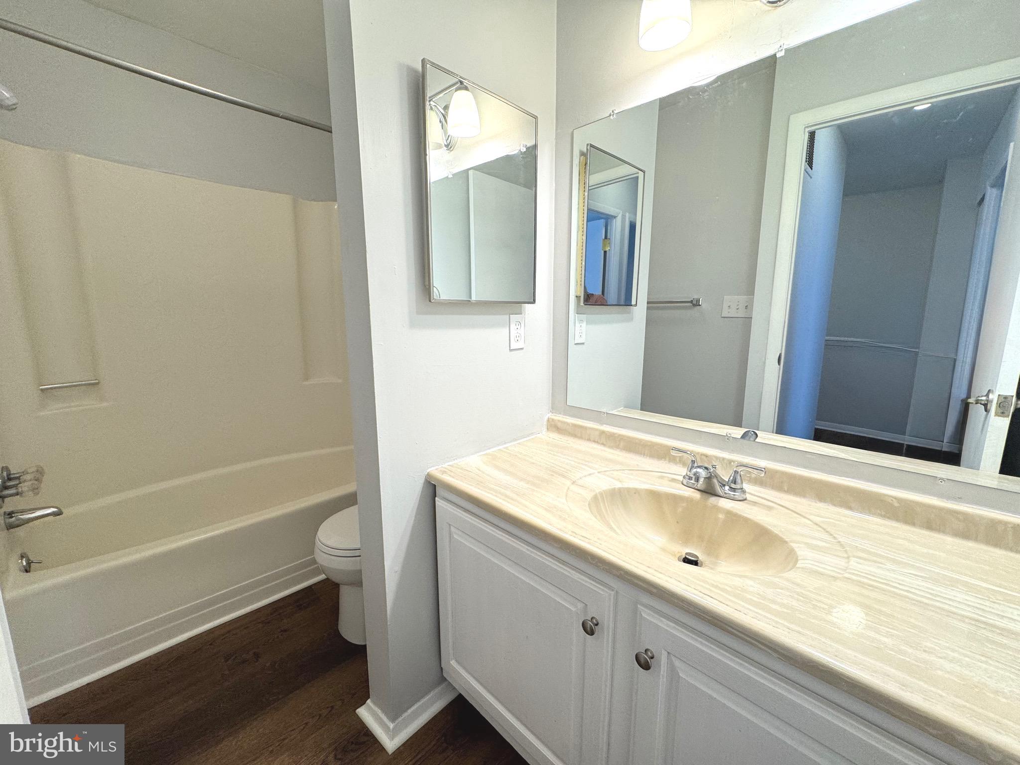 SEVEN COURTS - Residential Lease