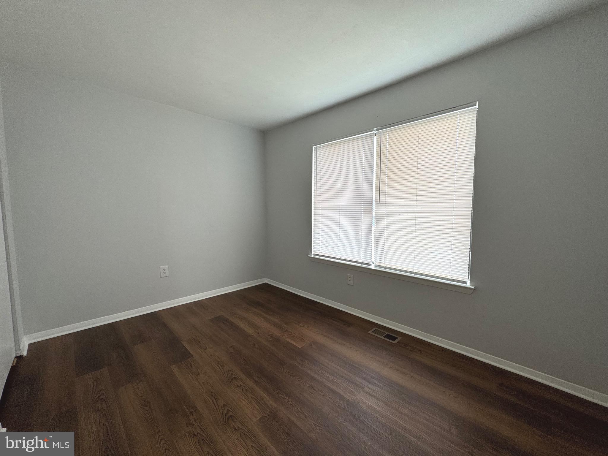 SEVEN COURTS - Residential Lease