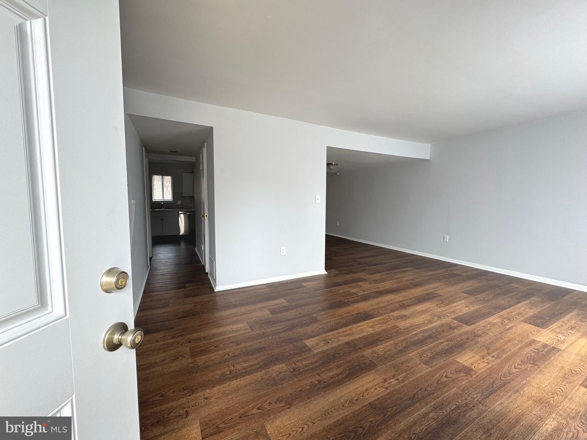 SEVEN COURTS - Residential Lease