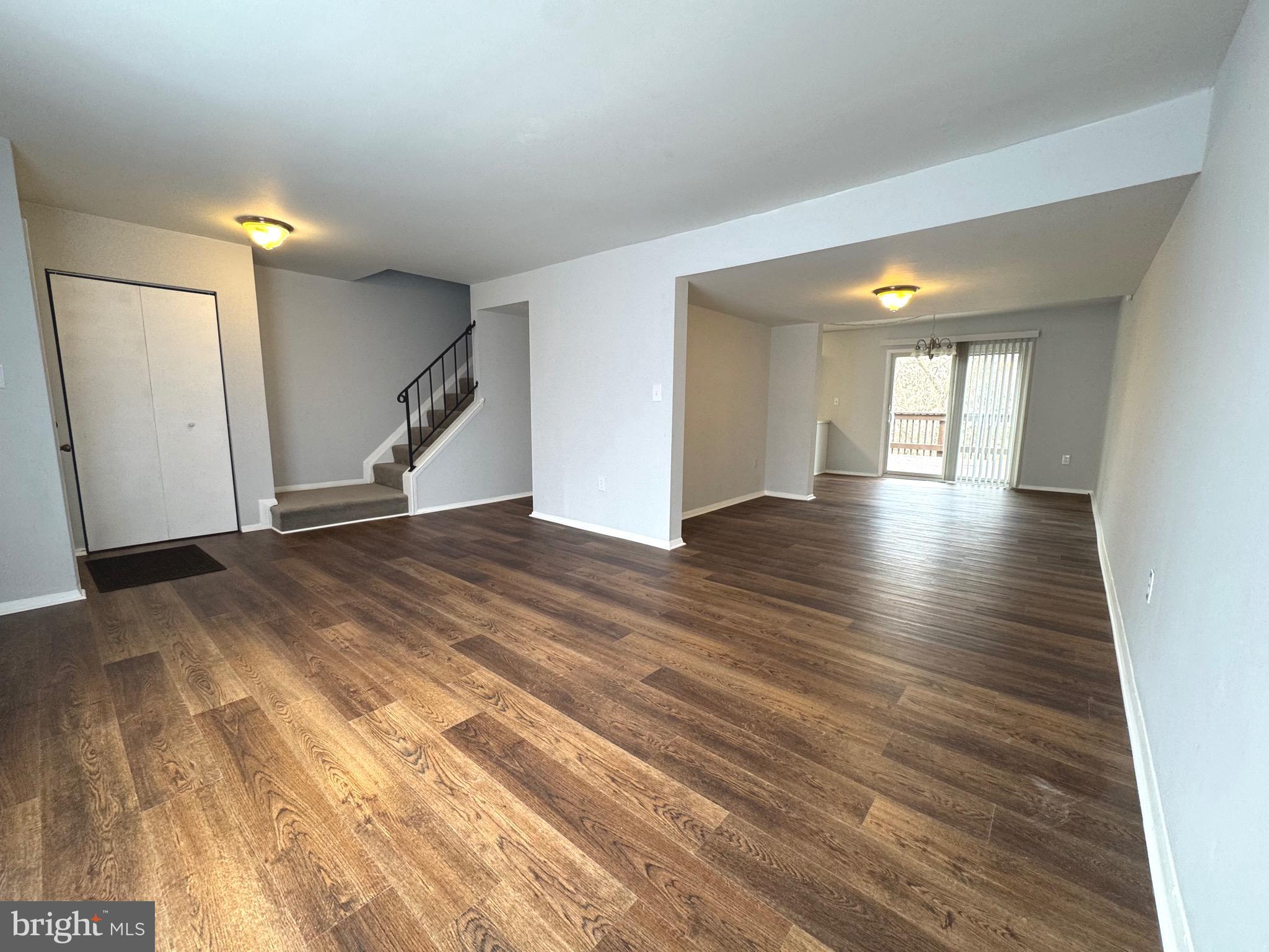 SEVEN COURTS - Residential Lease