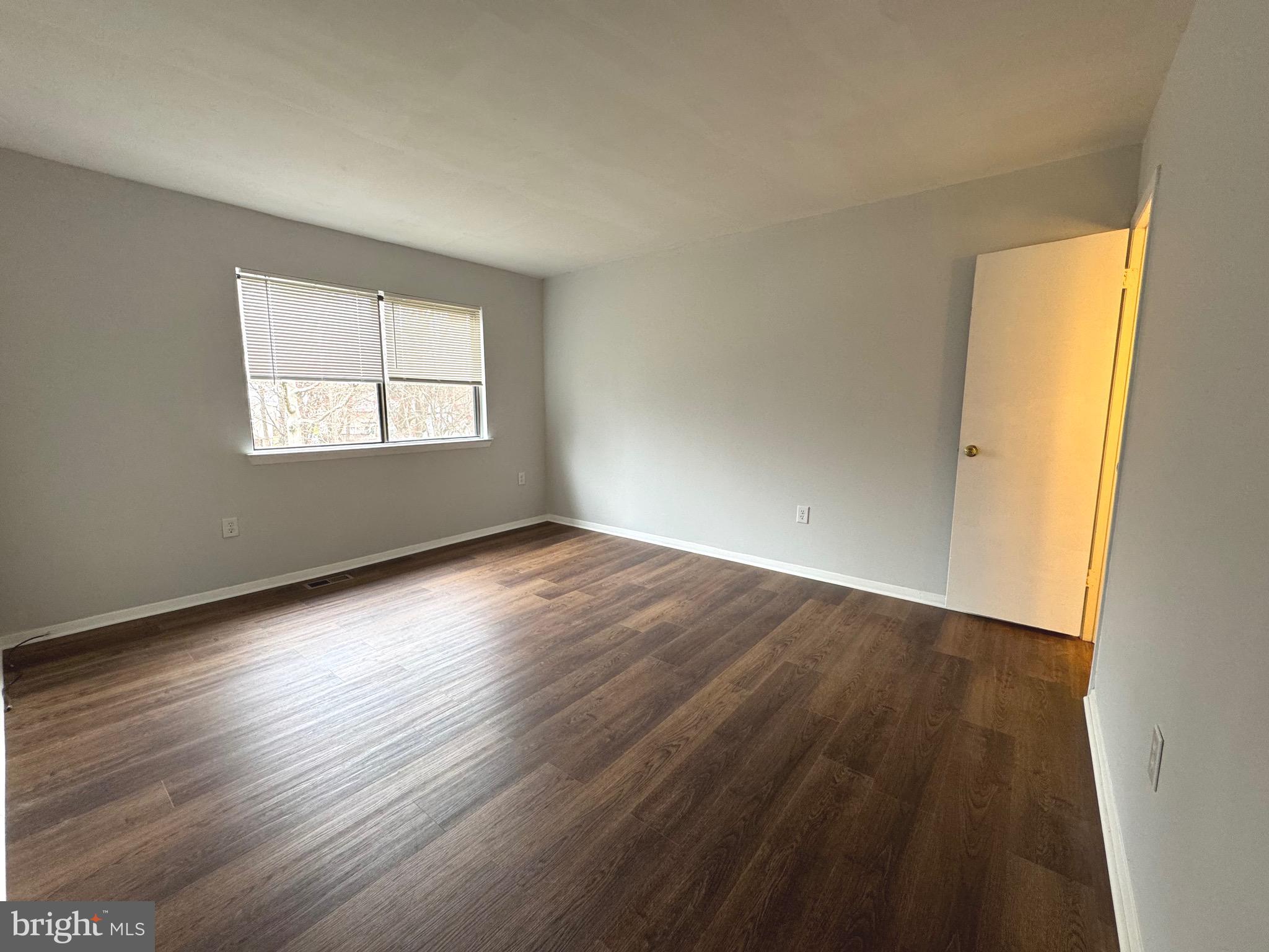 SEVEN COURTS - Residential Lease