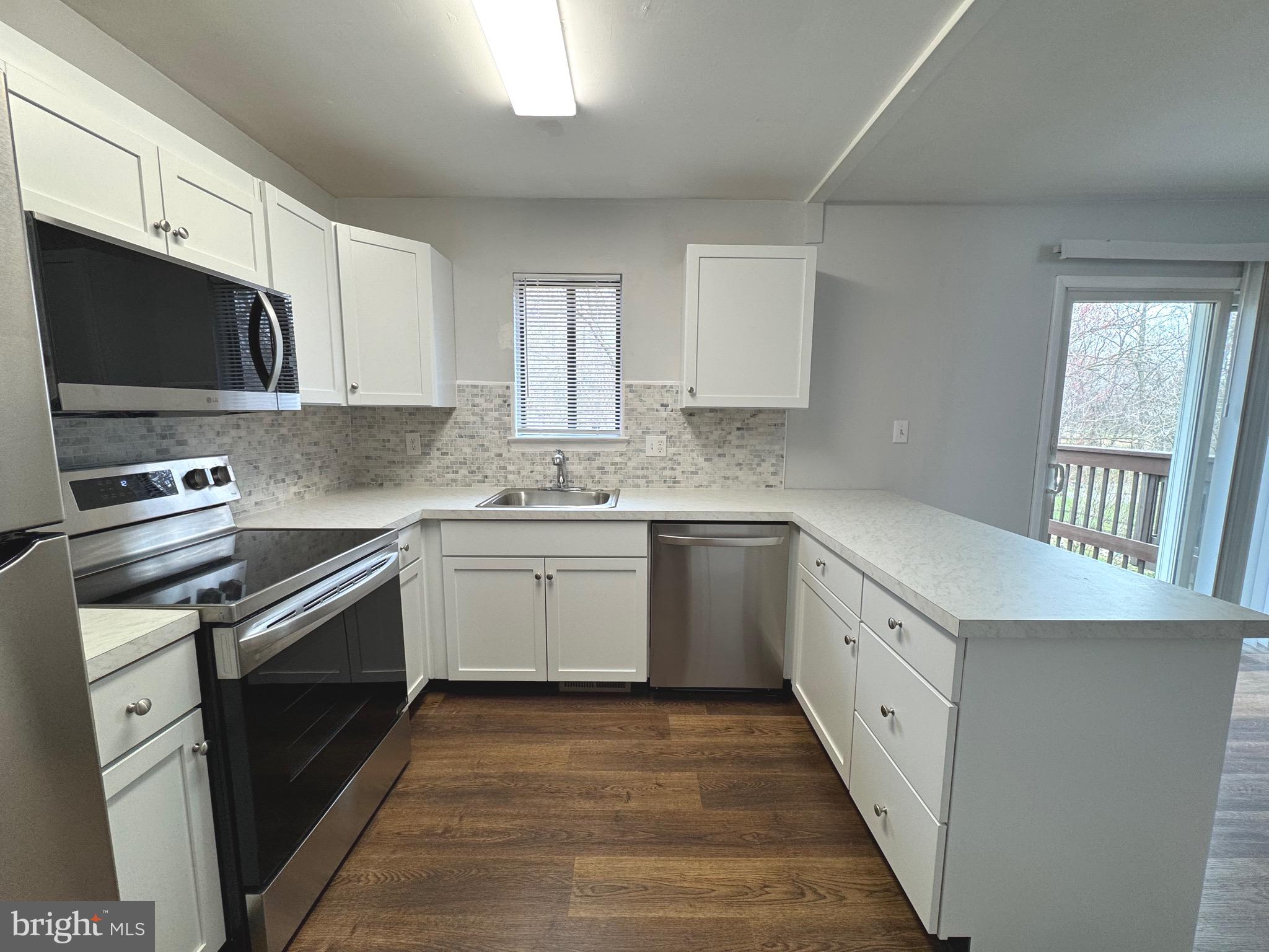 SEVEN COURTS - Residential Lease