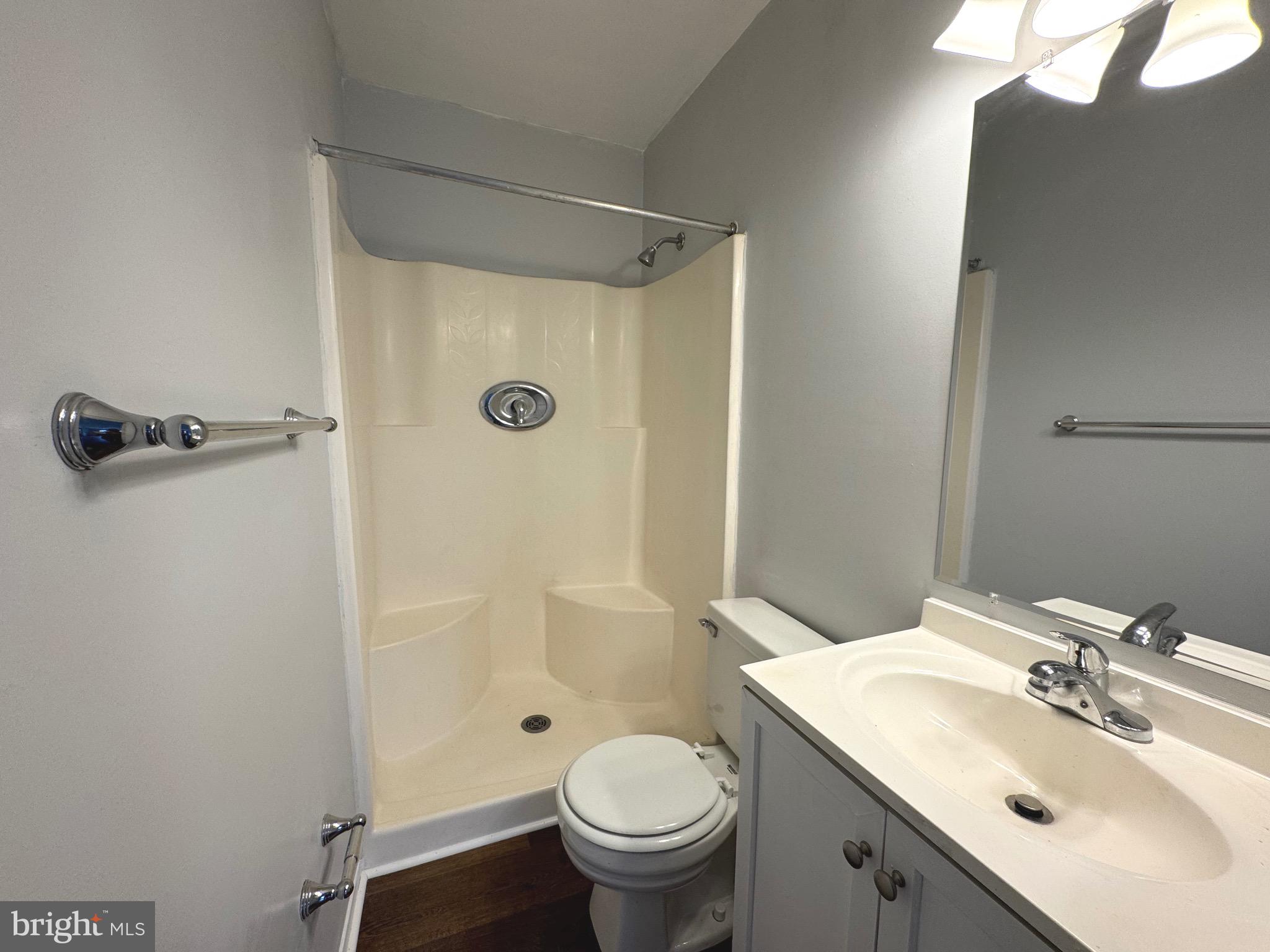 SEVEN COURTS - Residential Lease