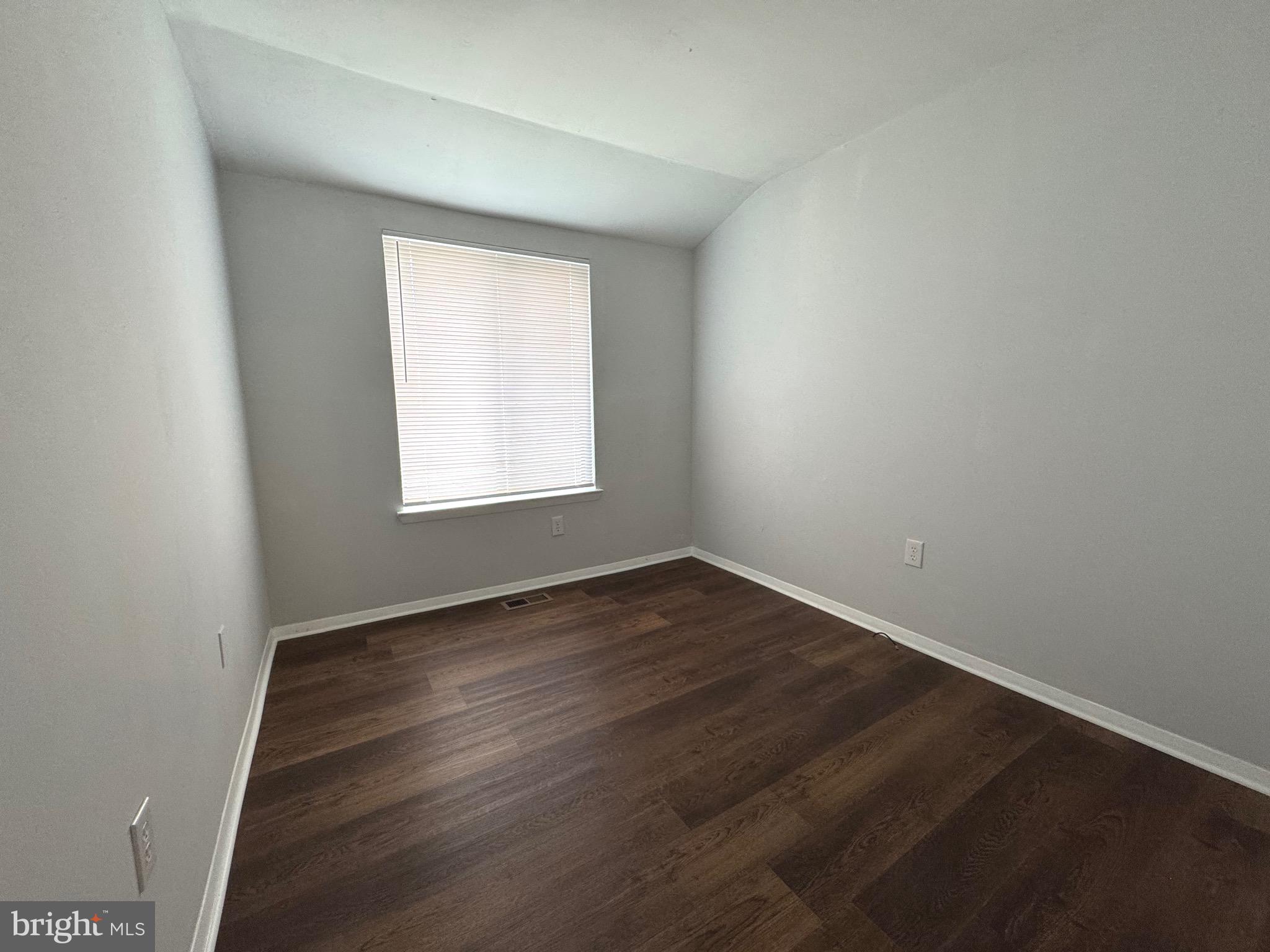 SEVEN COURTS - Residential Lease