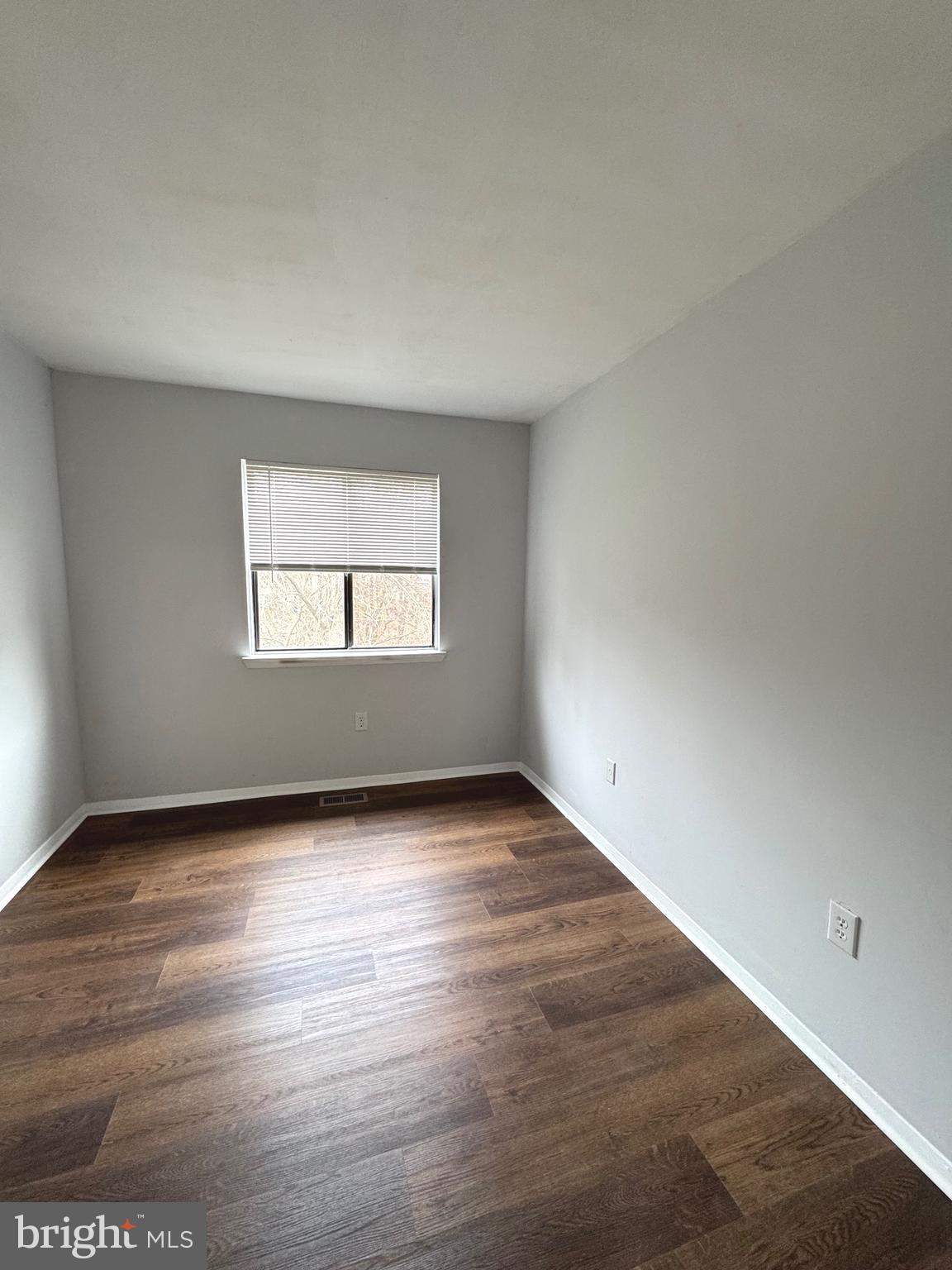 SEVEN COURTS - Residential Lease