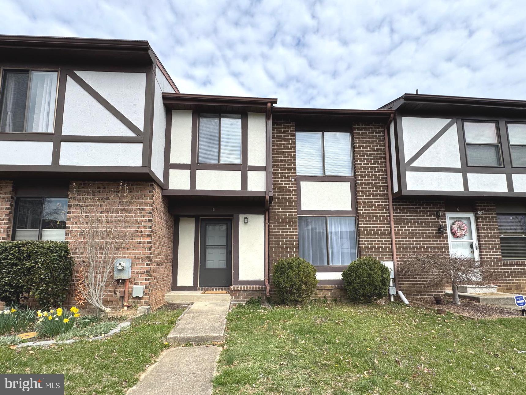 SEVEN COURTS - Residential Lease