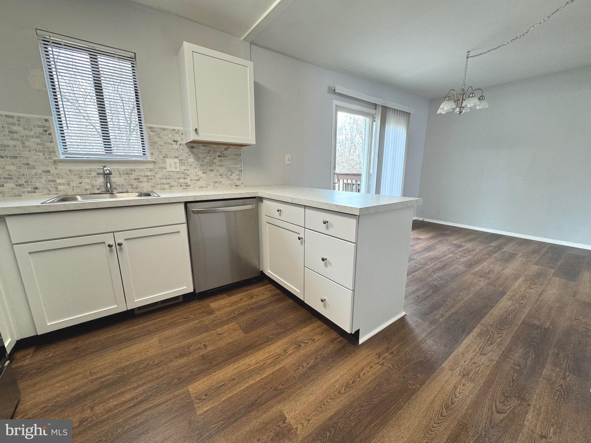 SEVEN COURTS - Residential Lease