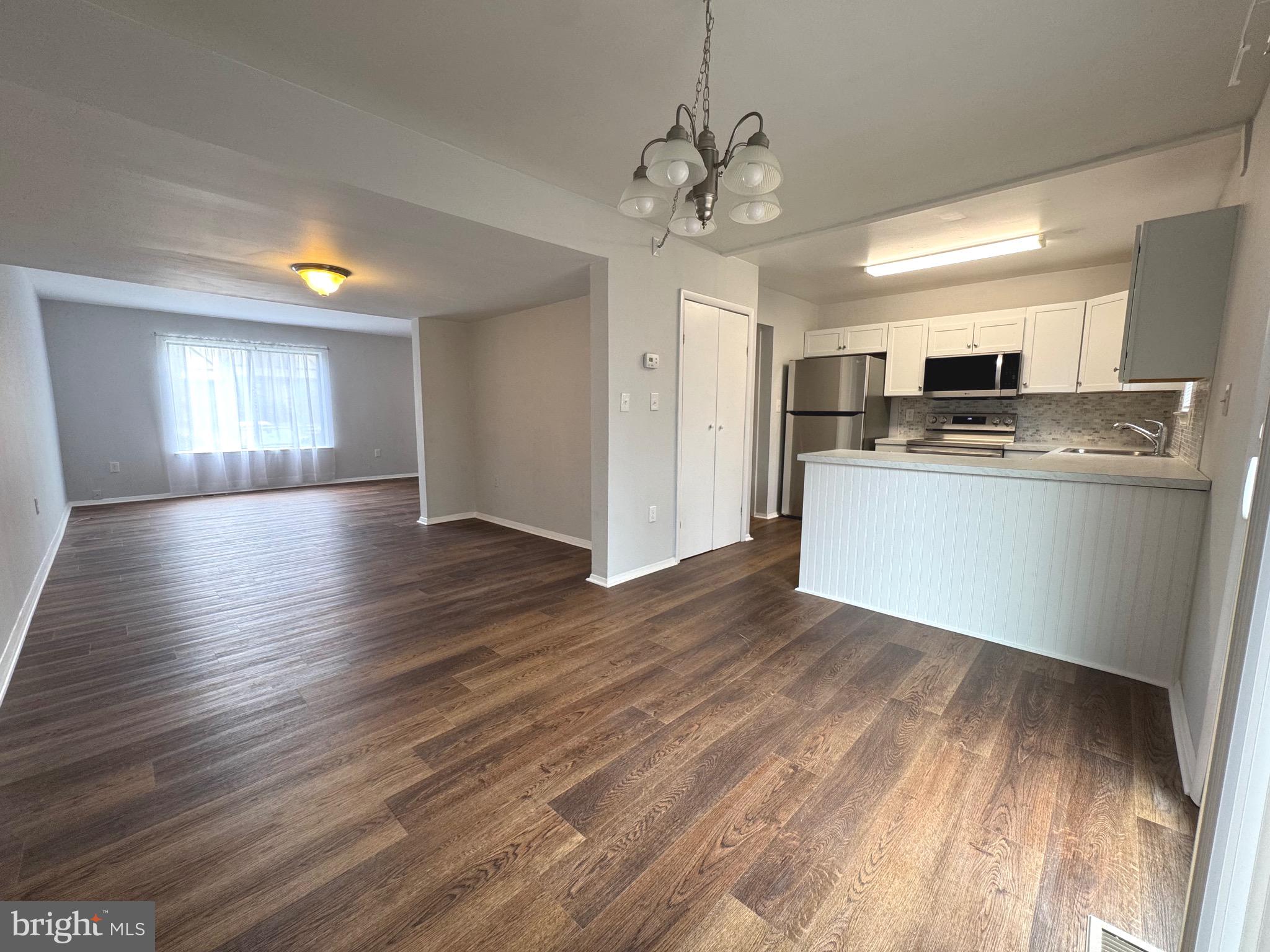 SEVEN COURTS - Residential Lease