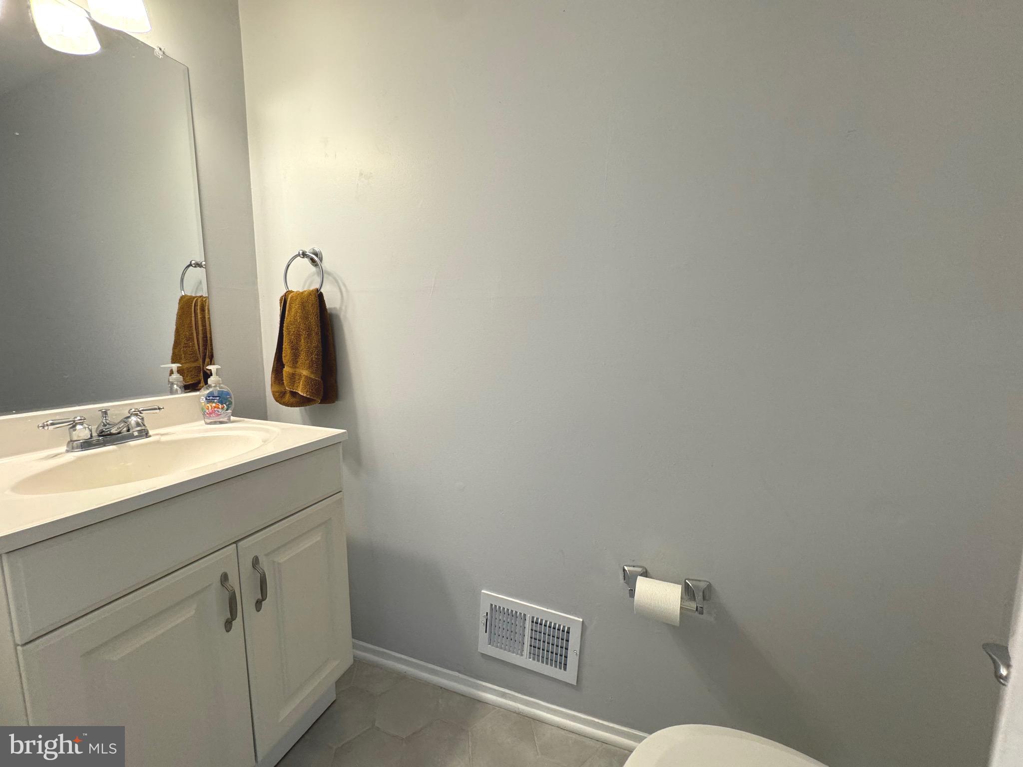 SEVEN COURTS - Residential Lease