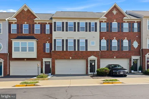 22920 Lacey Oak Terrace, Sterling, VA MLS: VALO2127512