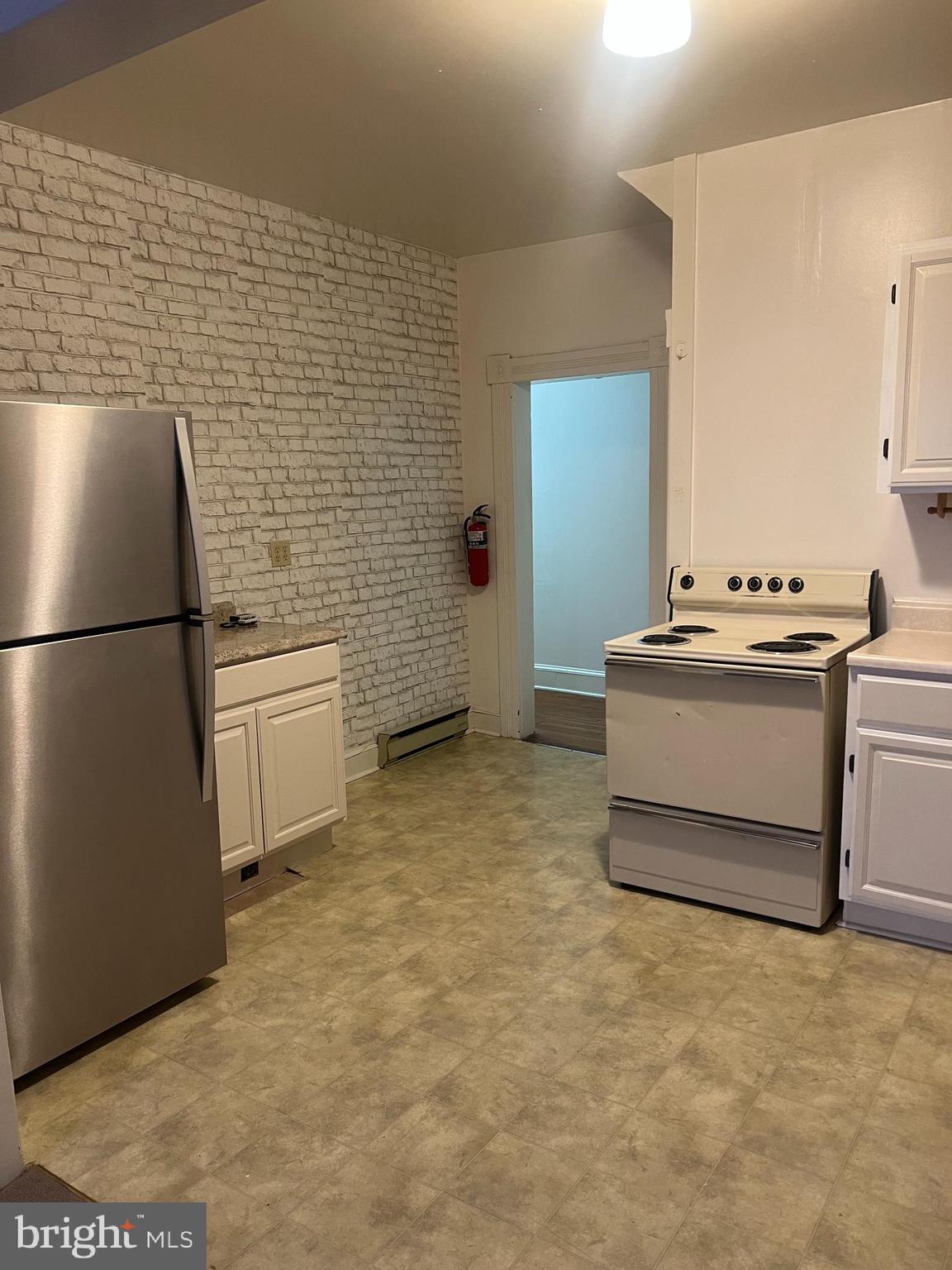 Efficiency apartment located in downtown Charles Town. Separate bedroom. Equipped kitchen with table space open to living room. Laundry room onsite in building. No smoking, no pets. No designated parking.
Rent includes water, sewer & trash