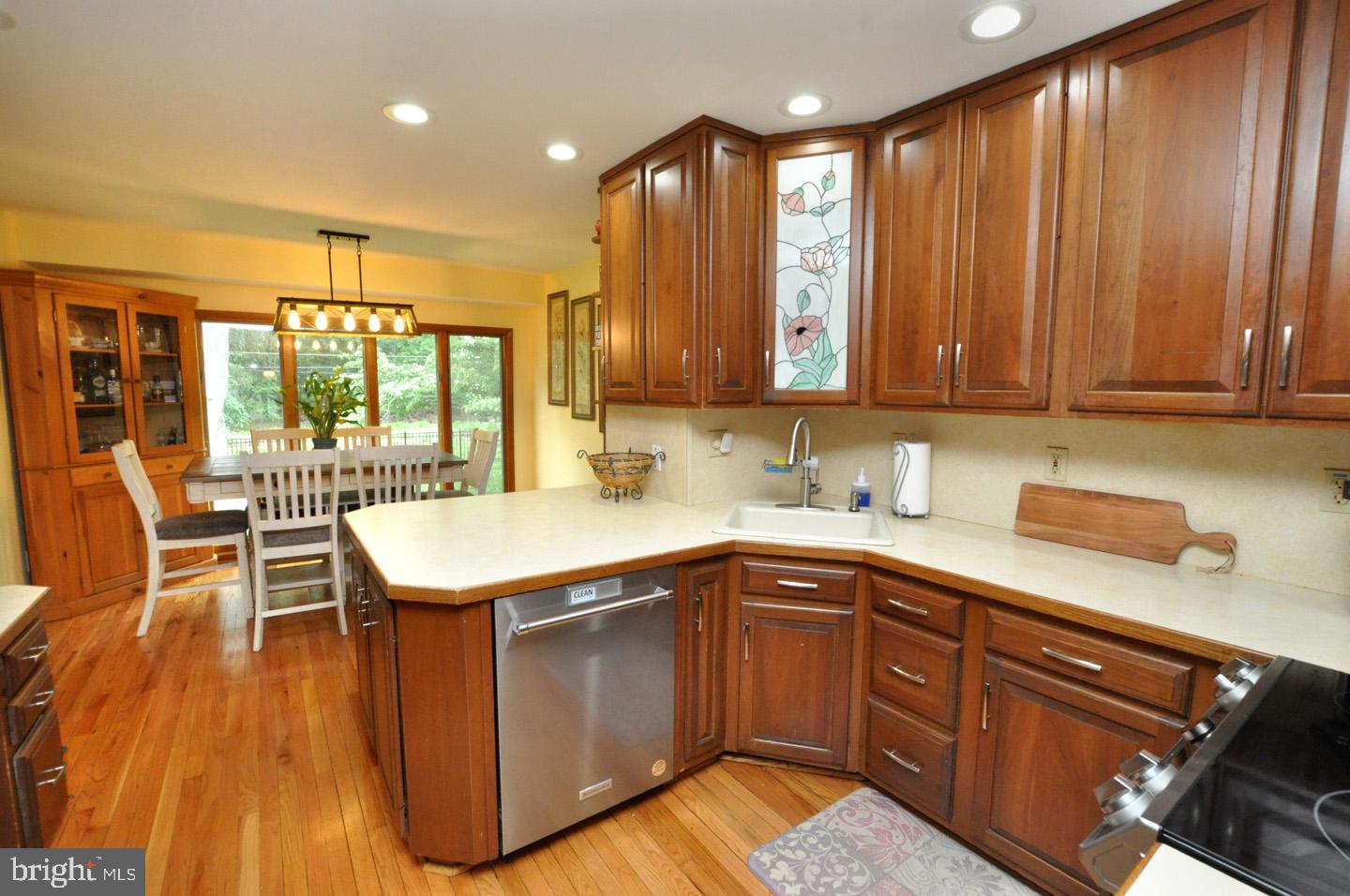 1384 BUNKER HILL DRIVE