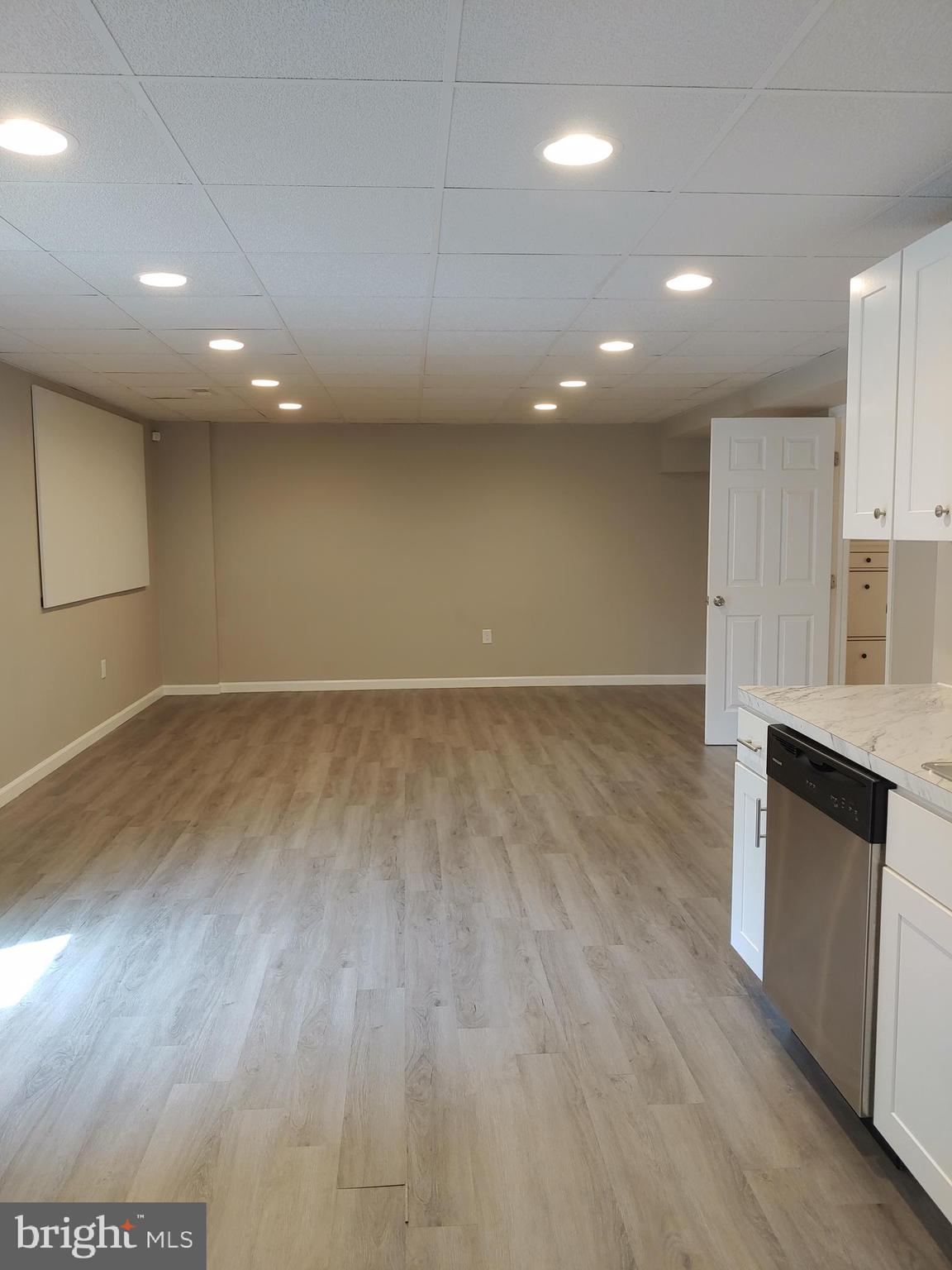 MEADOW LAKE - Residential Lease