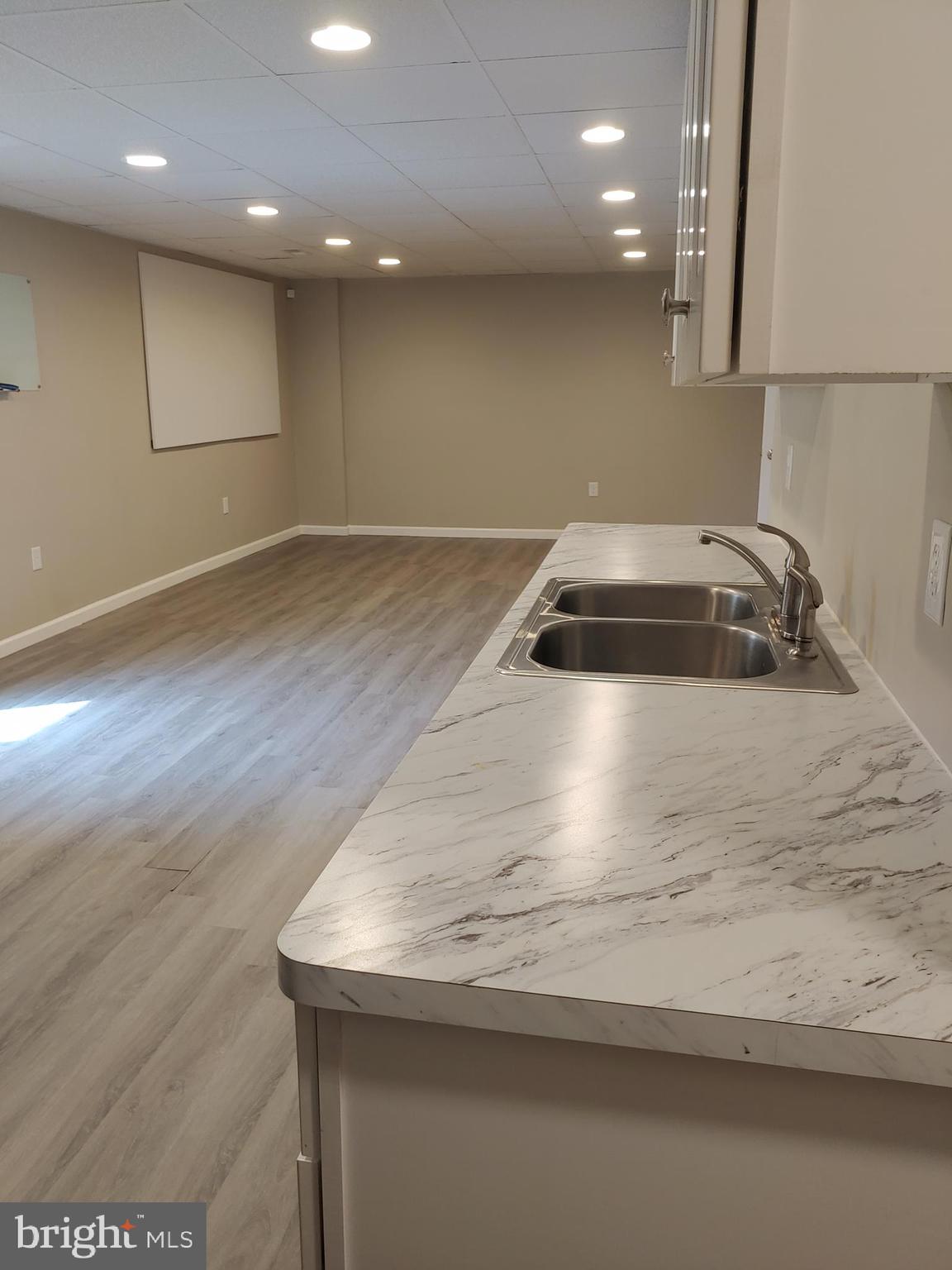 MEADOW LAKE - Residential Lease