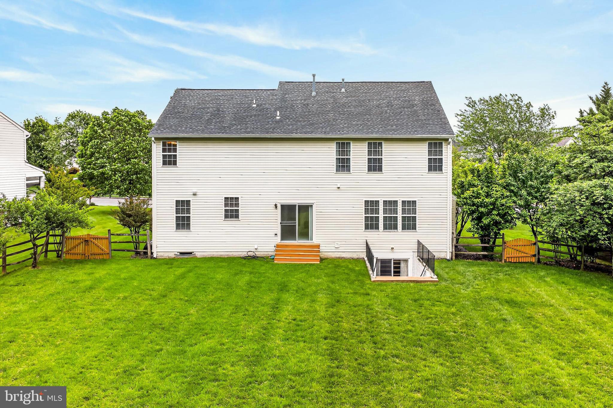 BLUE SPRING FARM - Residential