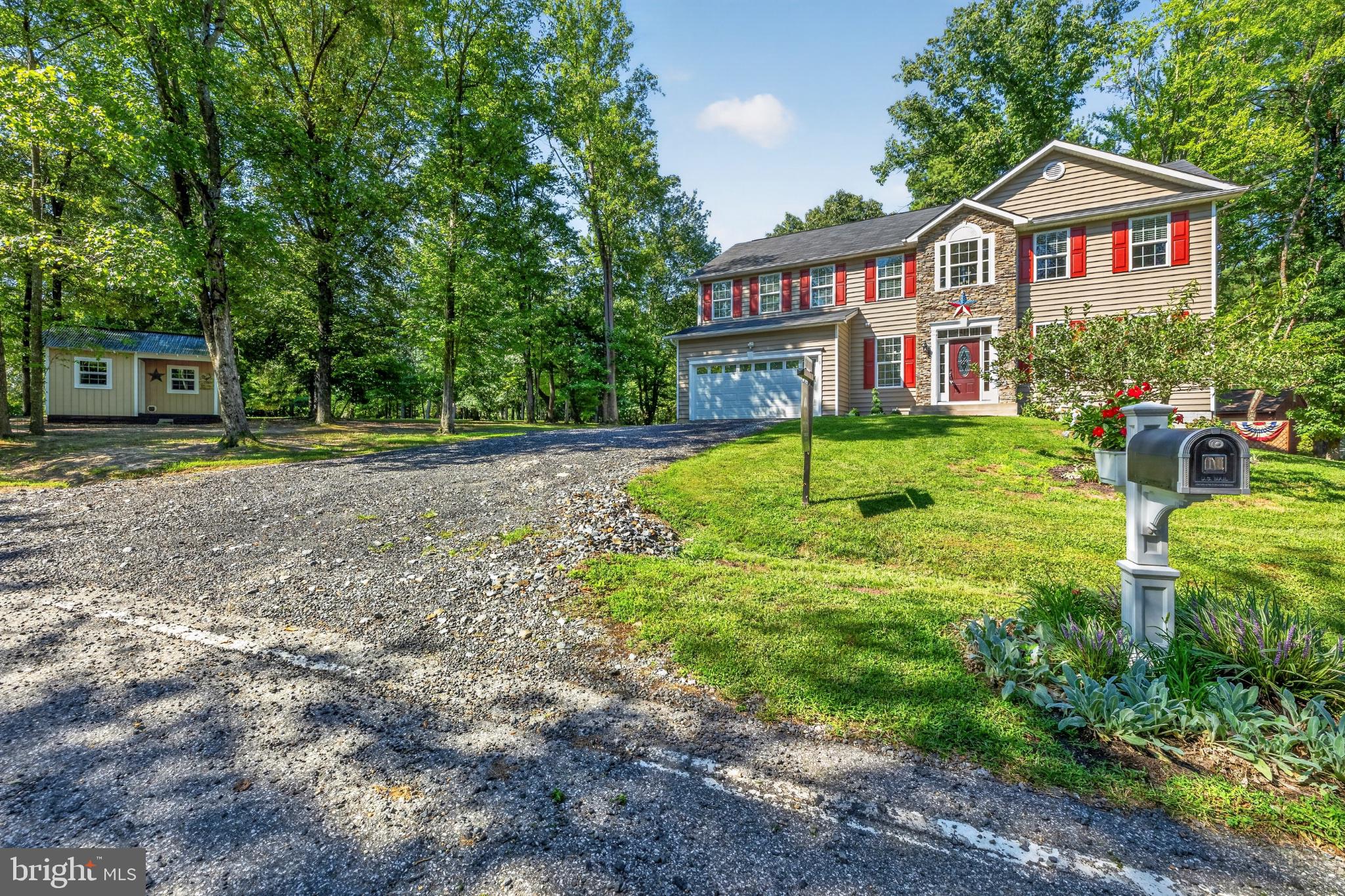 10 PINE VIEW COURT