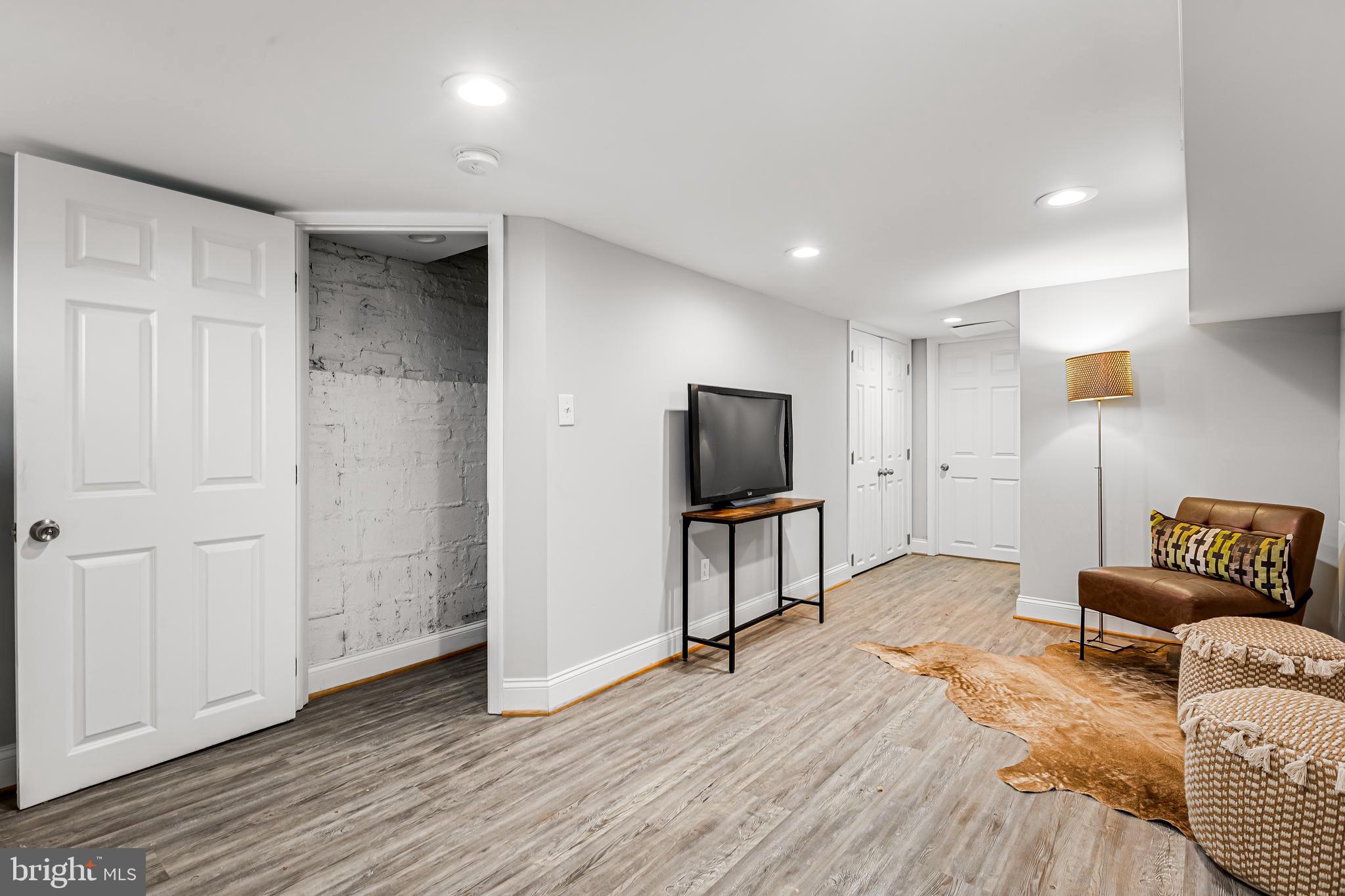 HOES HEIGHTS - Residential