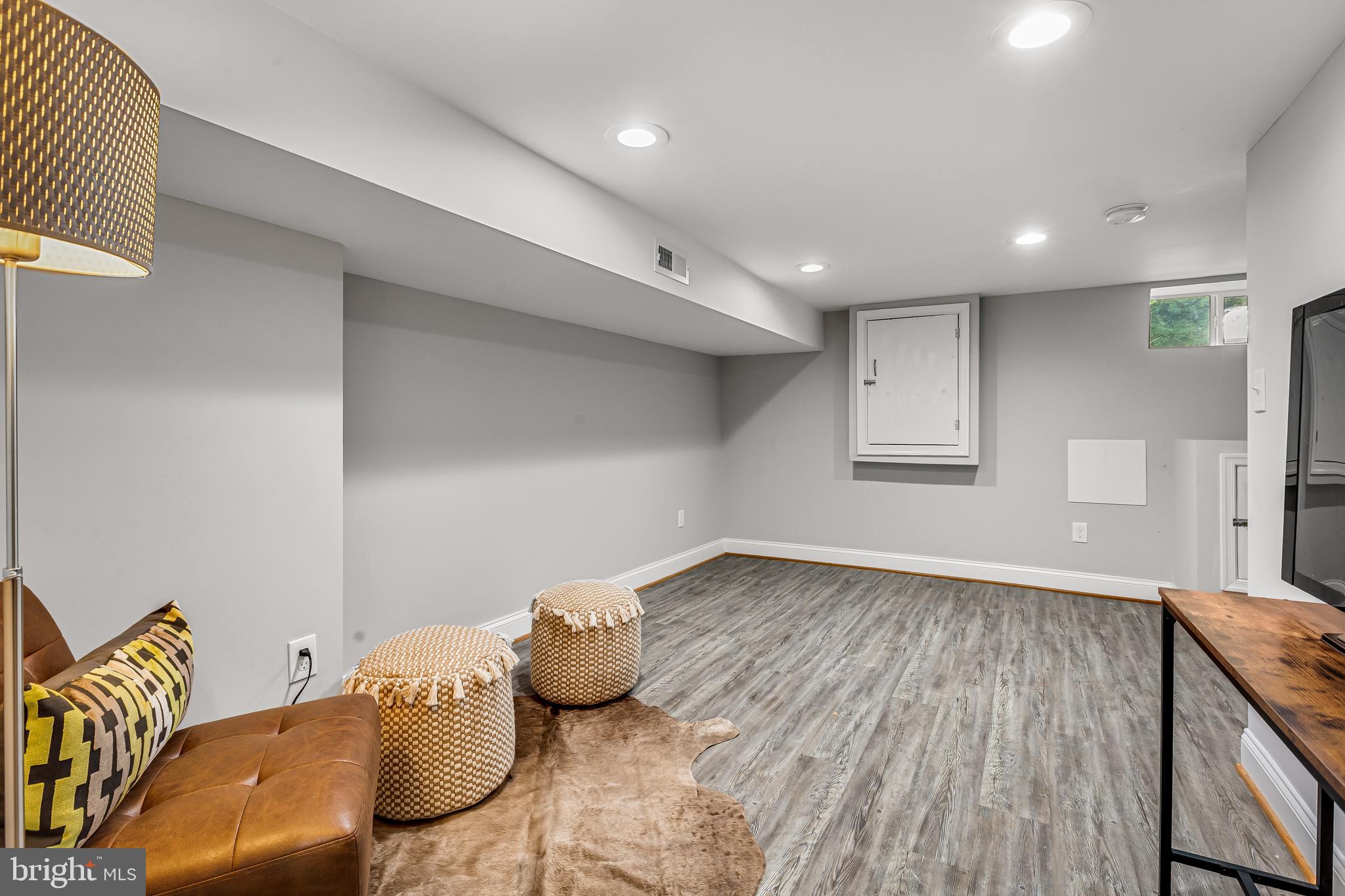 HOES HEIGHTS - Residential