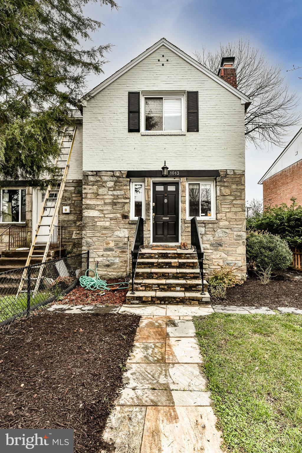 1013 COLONIAL AVENUE
