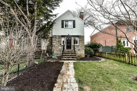 1013 Colonial Avenue, Alexandria, VA MLS: VAAX2043494