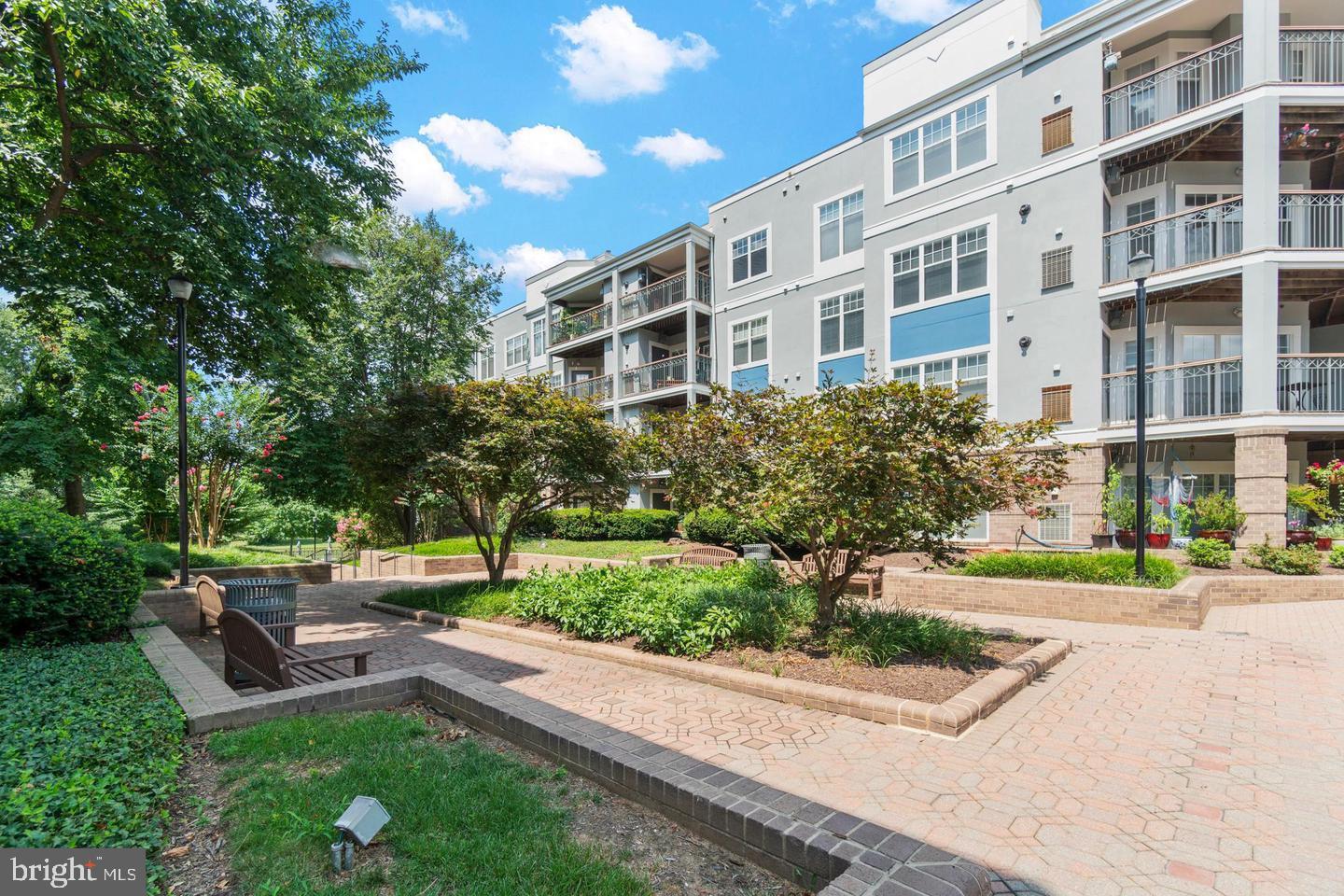 SAVOY PARK CONDOMINIUMS - Residential