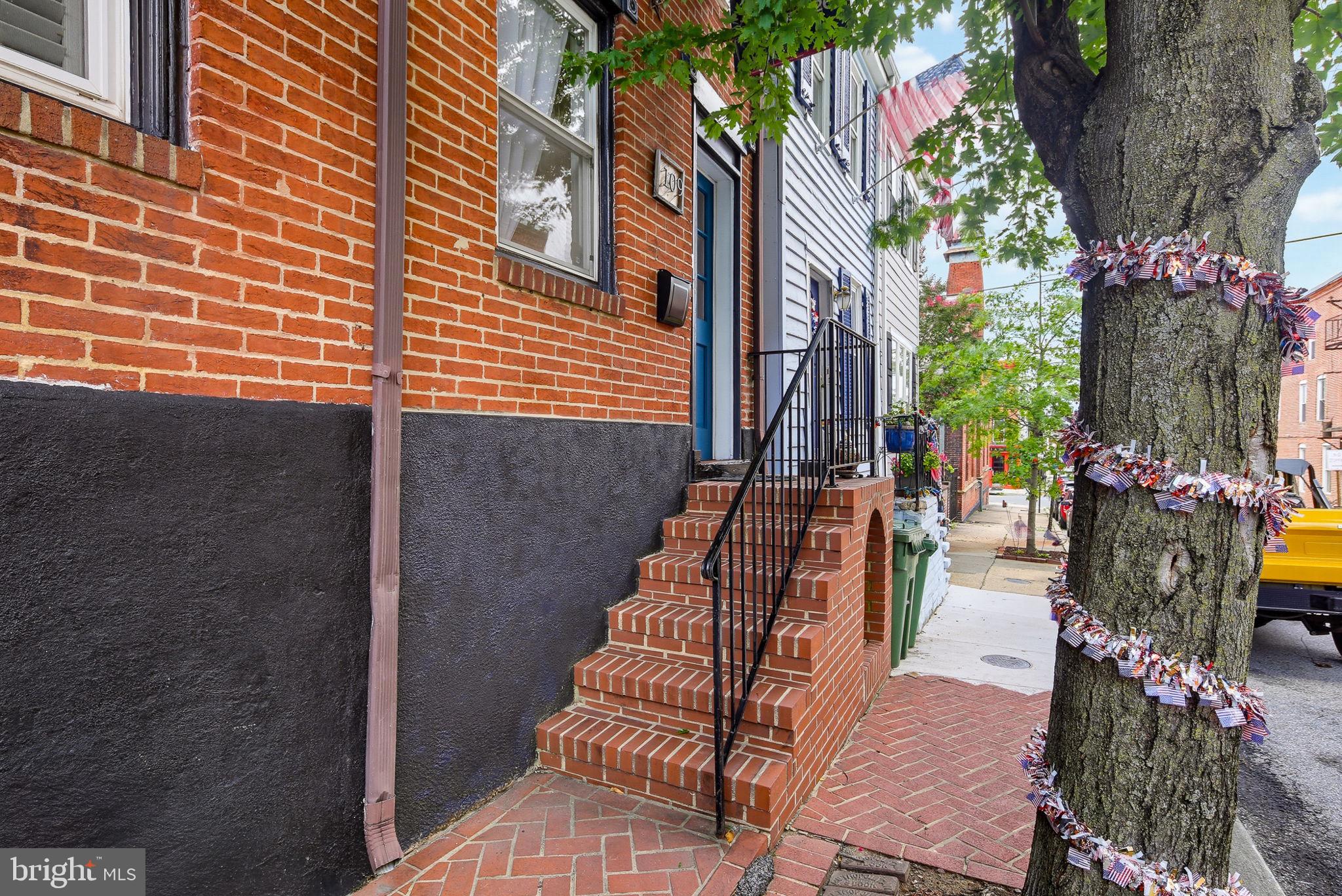 109 E GITTINGS STREET