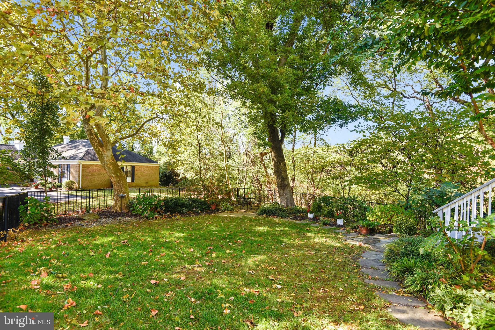 PENDENNIS MOUNT - Residential