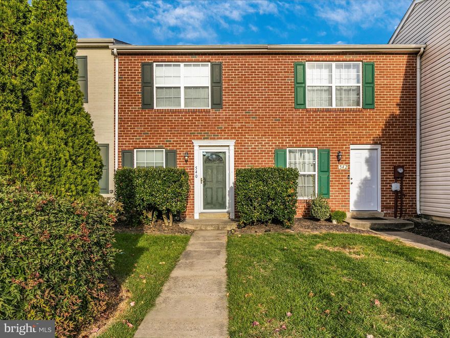 Come see this well maintained 3 Bedroom 1.5 Bath townhome! The kitchen has granite countertops, stainless steel appliances and tile backsplash. Fenced in backyard with little to no maintenance. Hurry before its gone!    New Roof (2023)