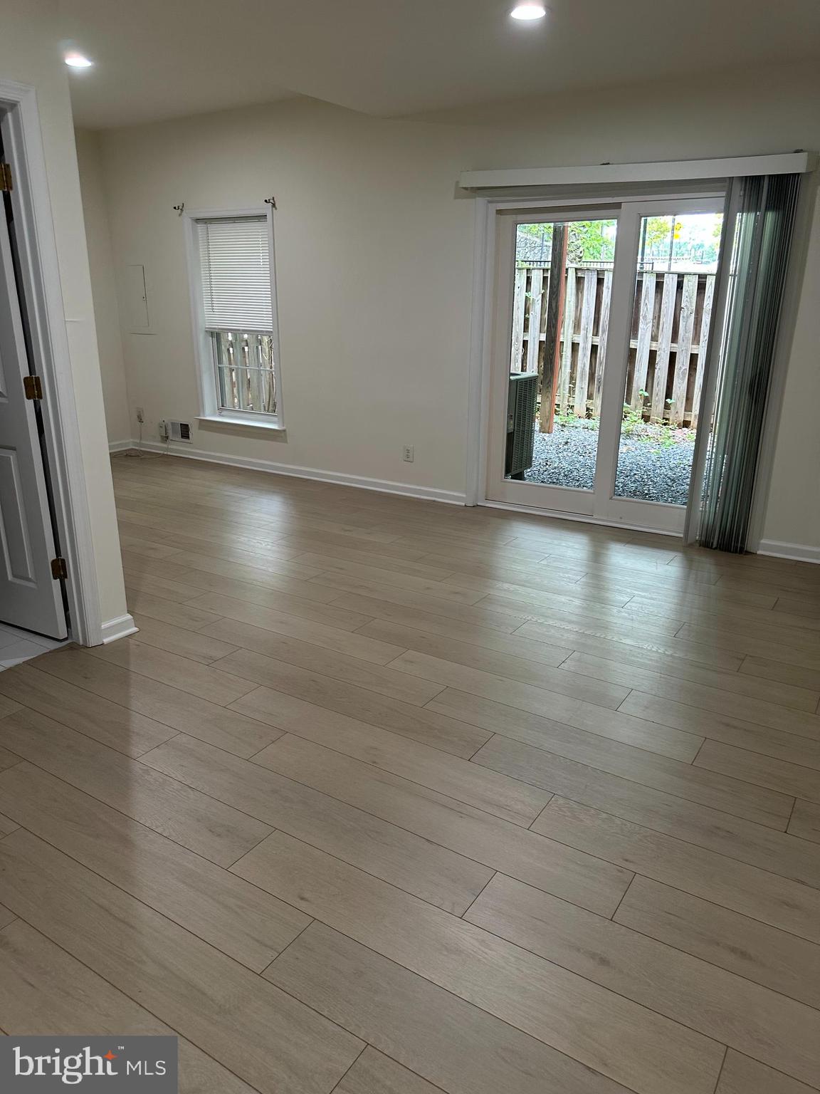 VIENNA METRO - Residential Lease