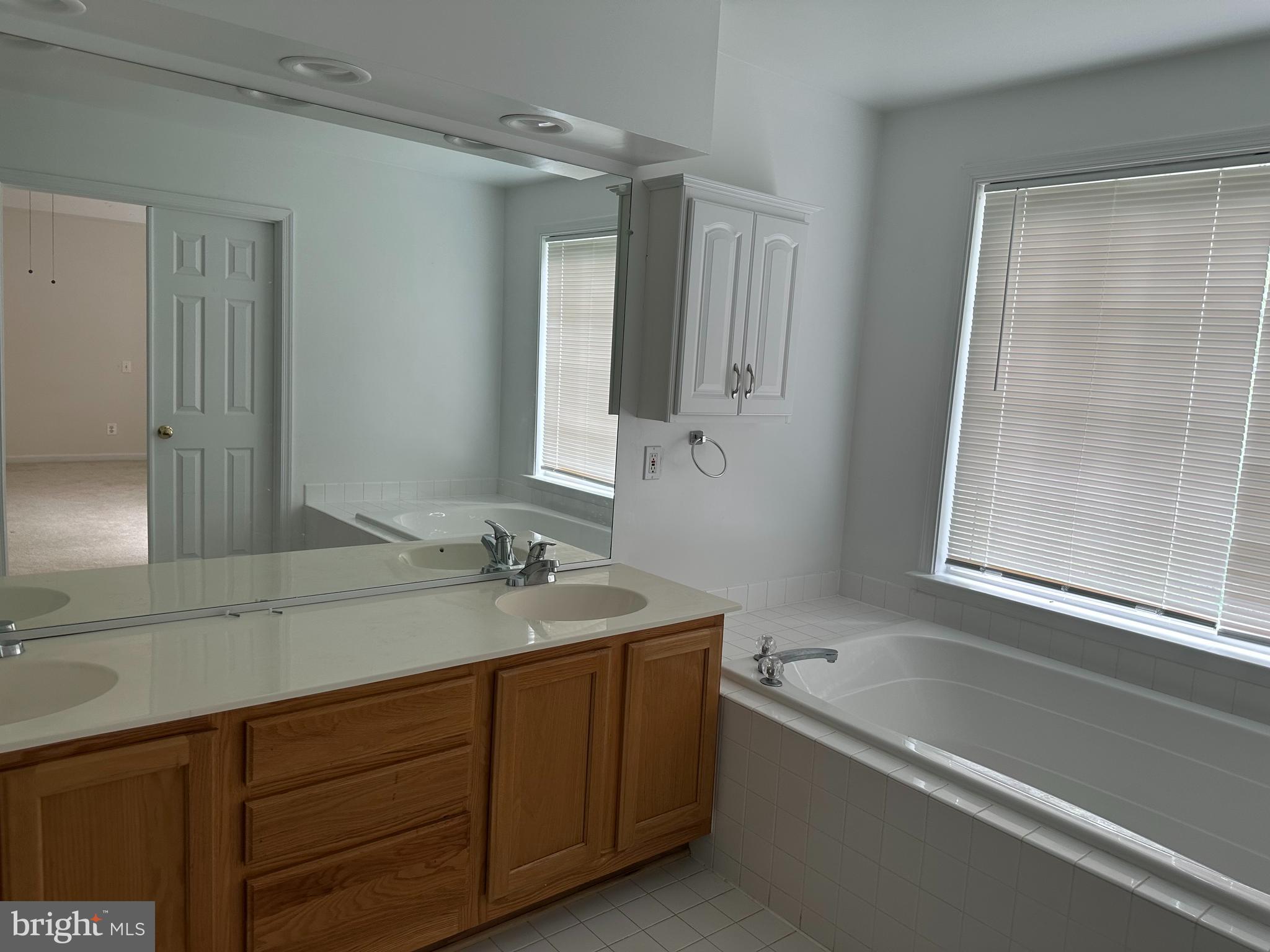 VIENNA METRO - Residential Lease