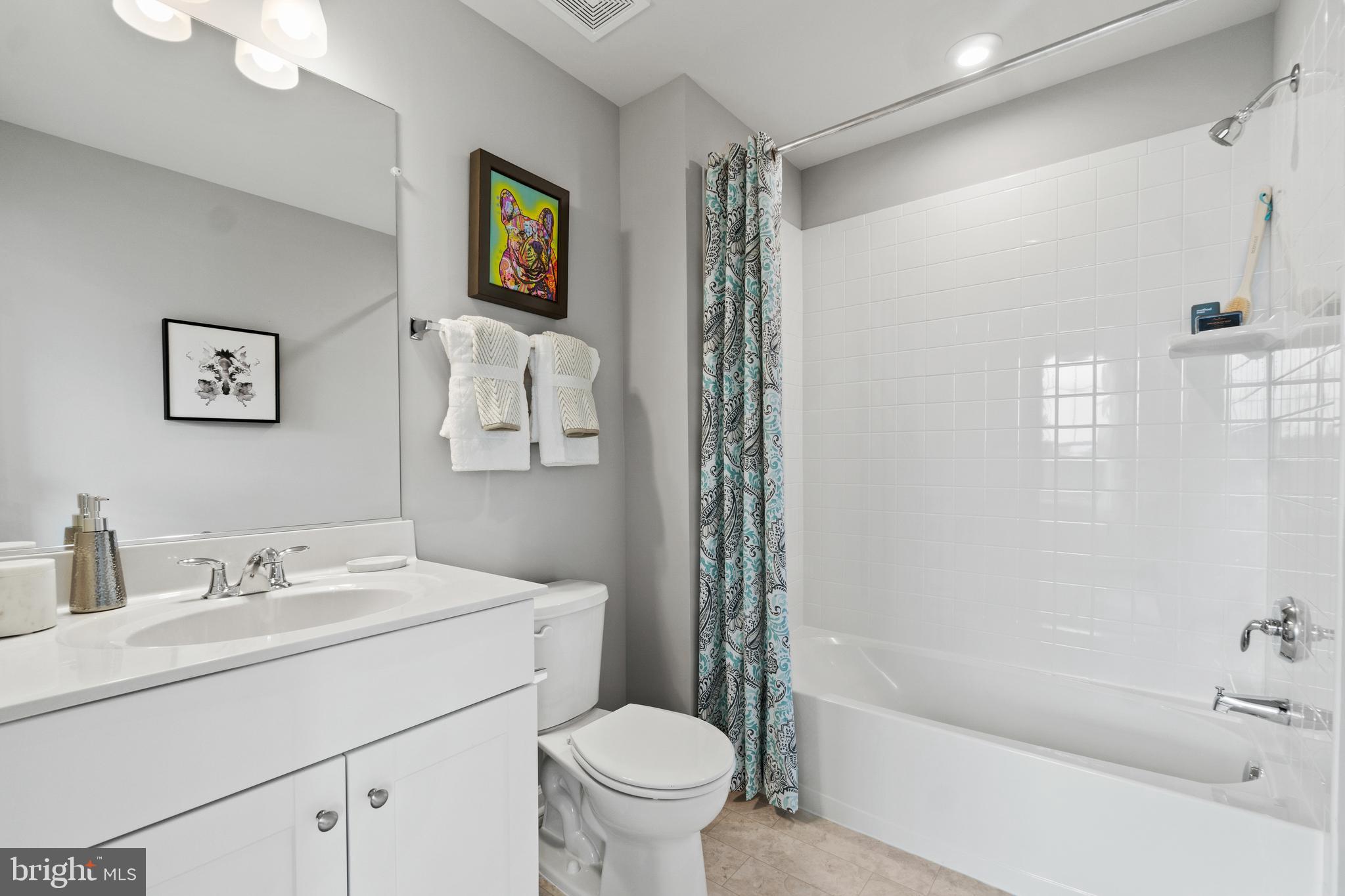 PRESIDENTS POINTE - Residential