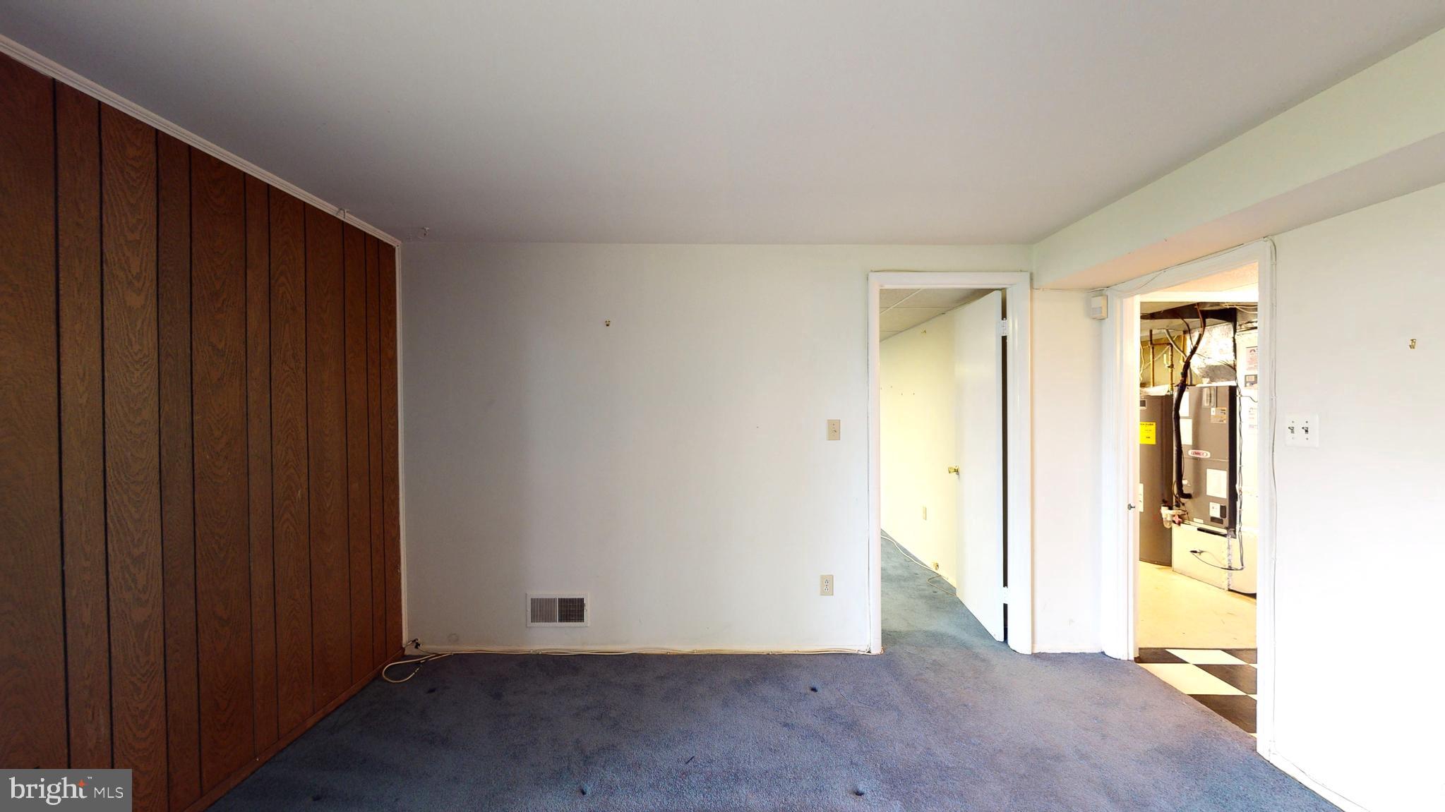 MANOR LAKE - Residential