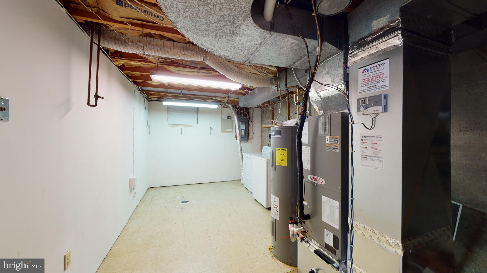 MANOR LAKE - Residential