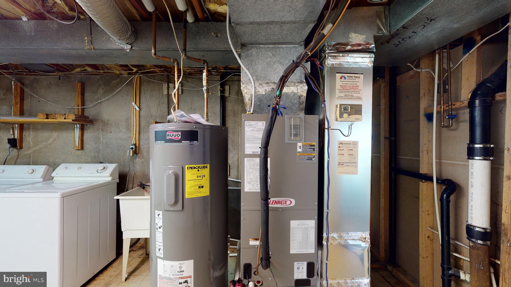 MANOR LAKE - Residential