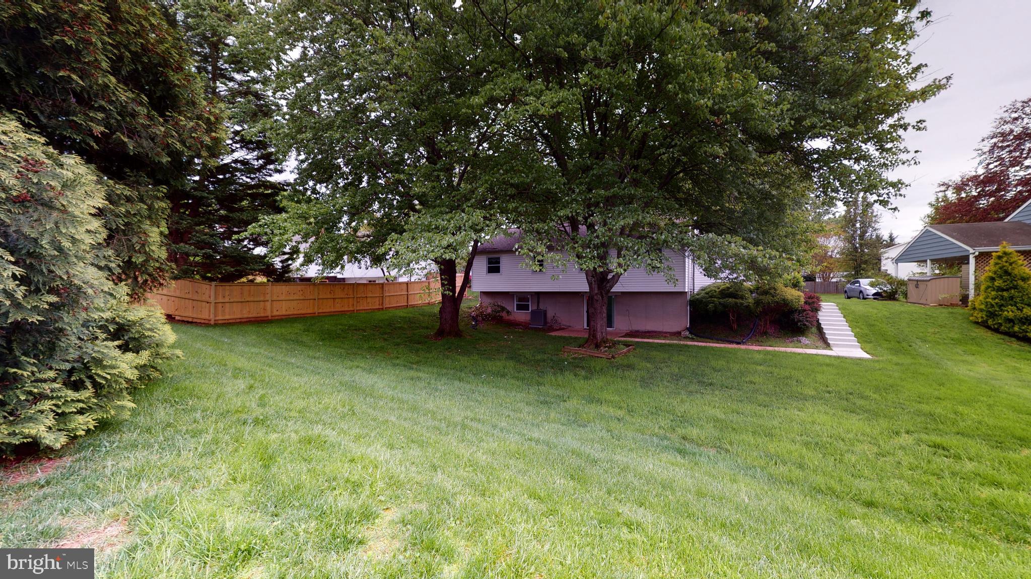 MANOR LAKE - Residential