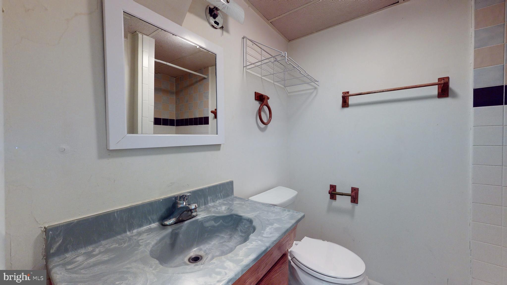 MANOR LAKE - Residential