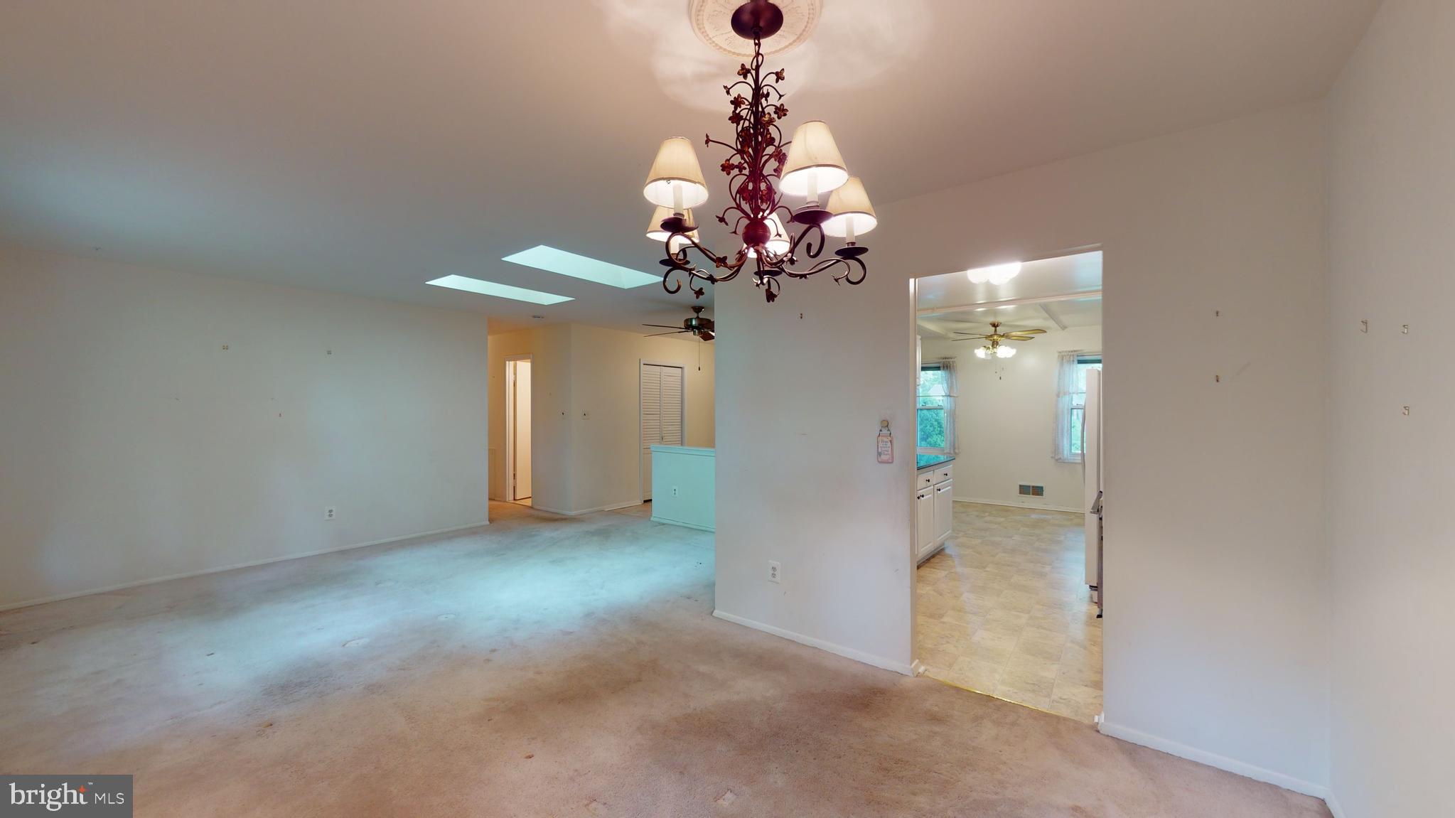 MANOR LAKE - Residential