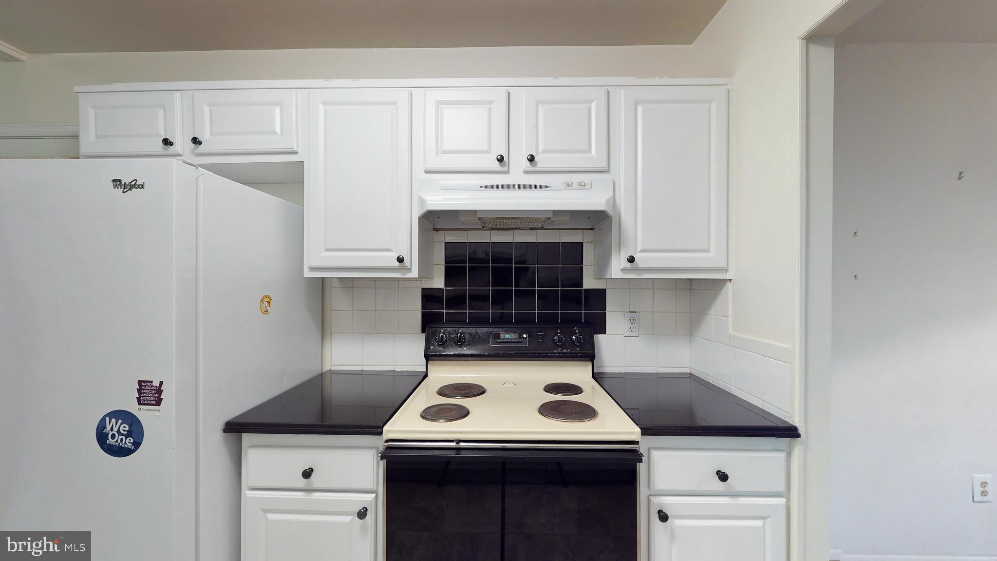 MANOR LAKE - Residential