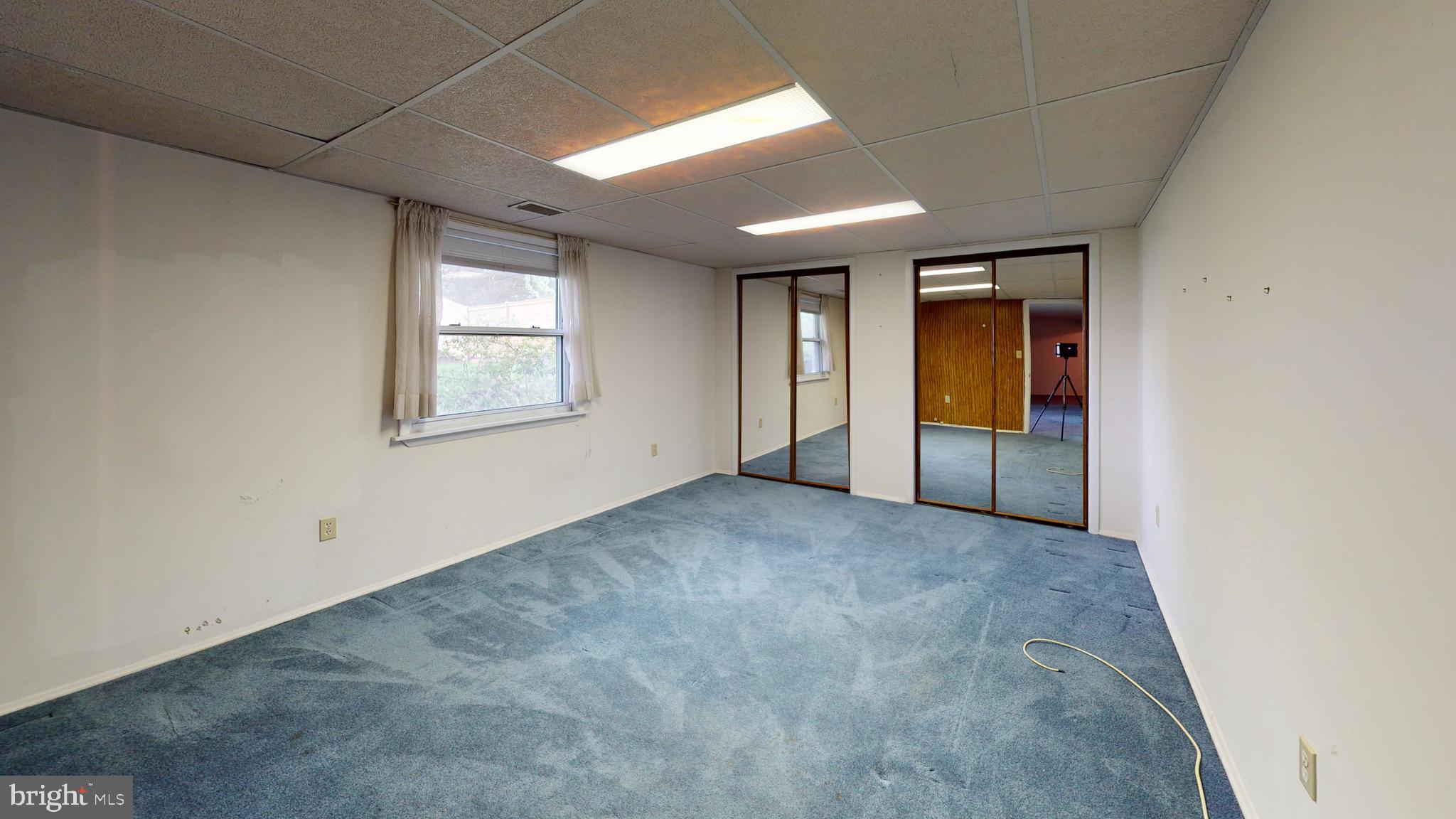 MANOR LAKE - Residential