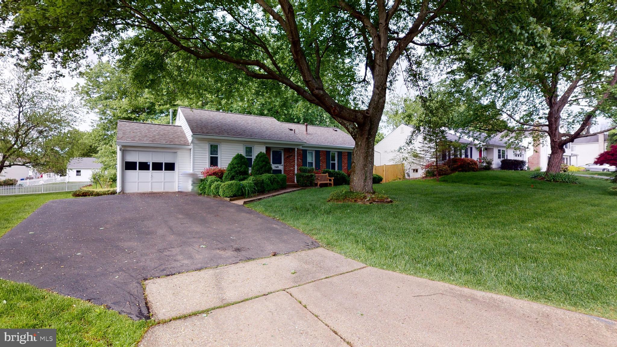 MANOR LAKE - Residential