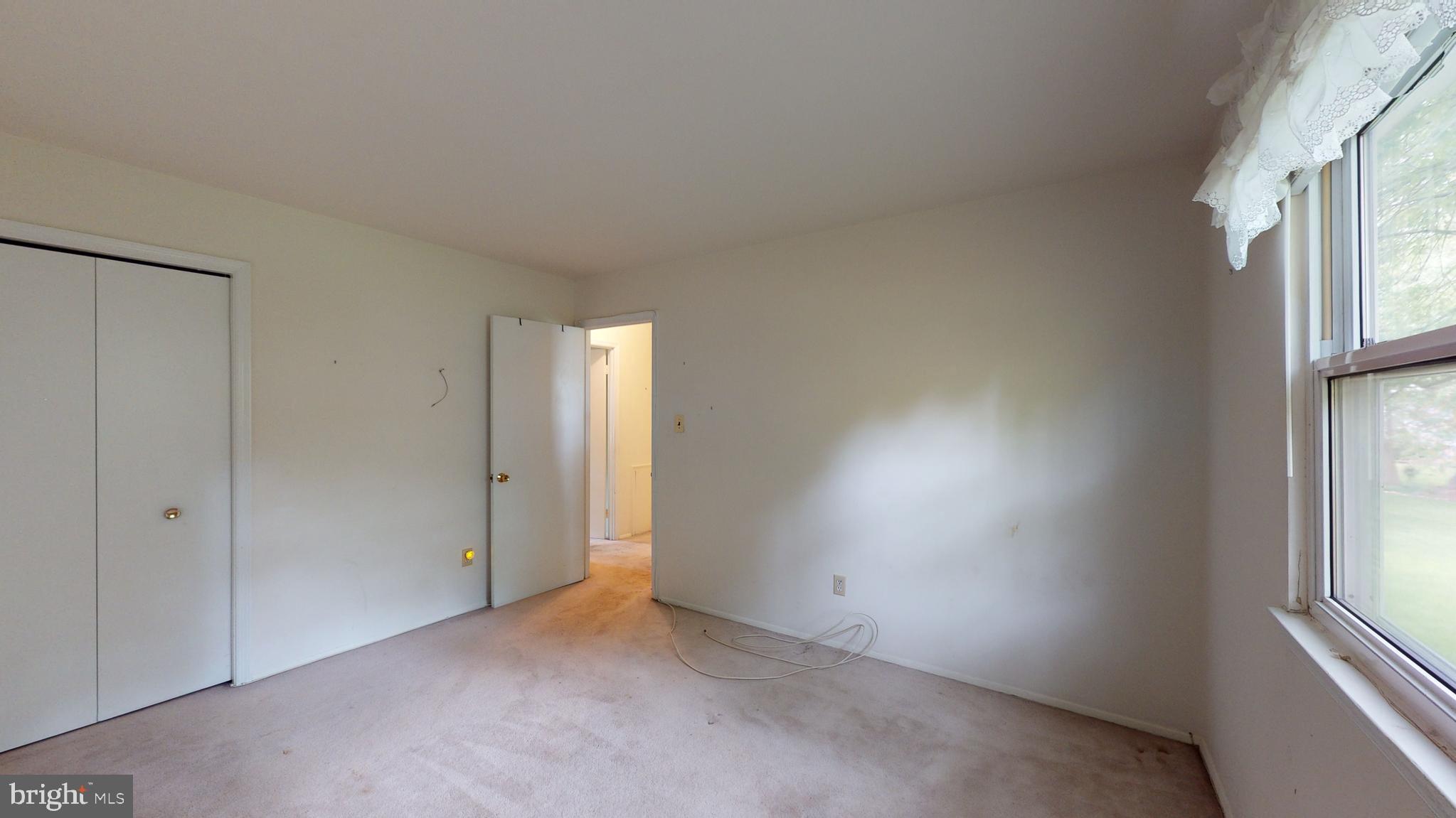 MANOR LAKE - Residential