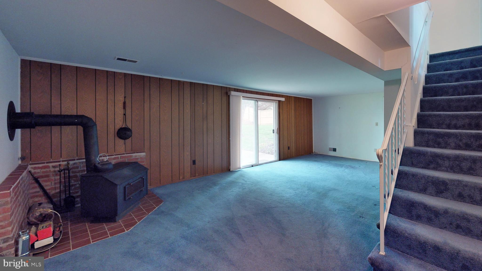 MANOR LAKE - Residential