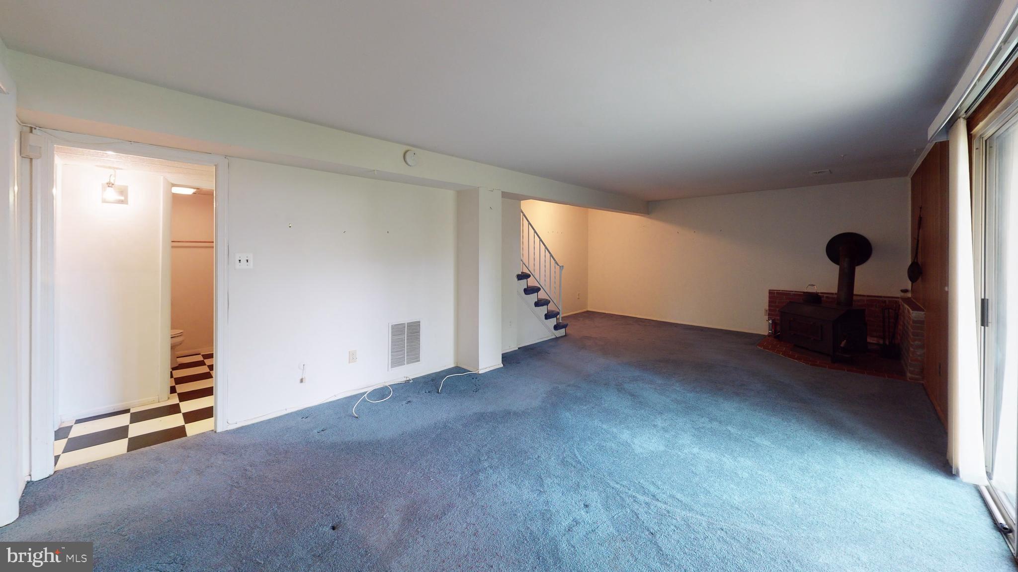 MANOR LAKE - Residential