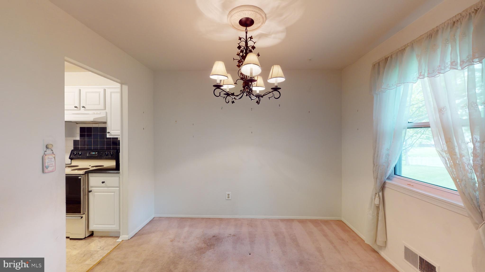 MANOR LAKE - Residential