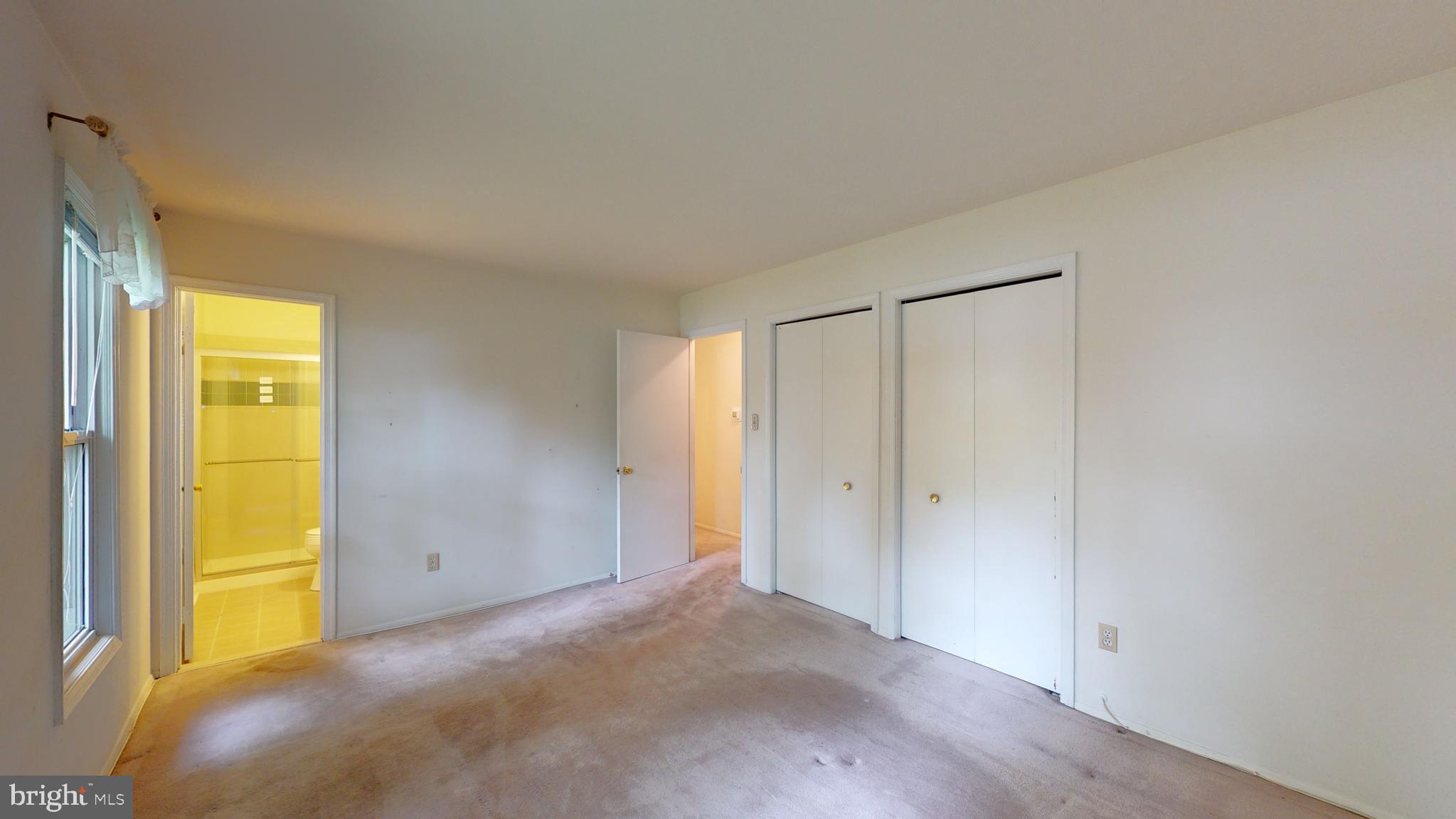 MANOR LAKE - Residential