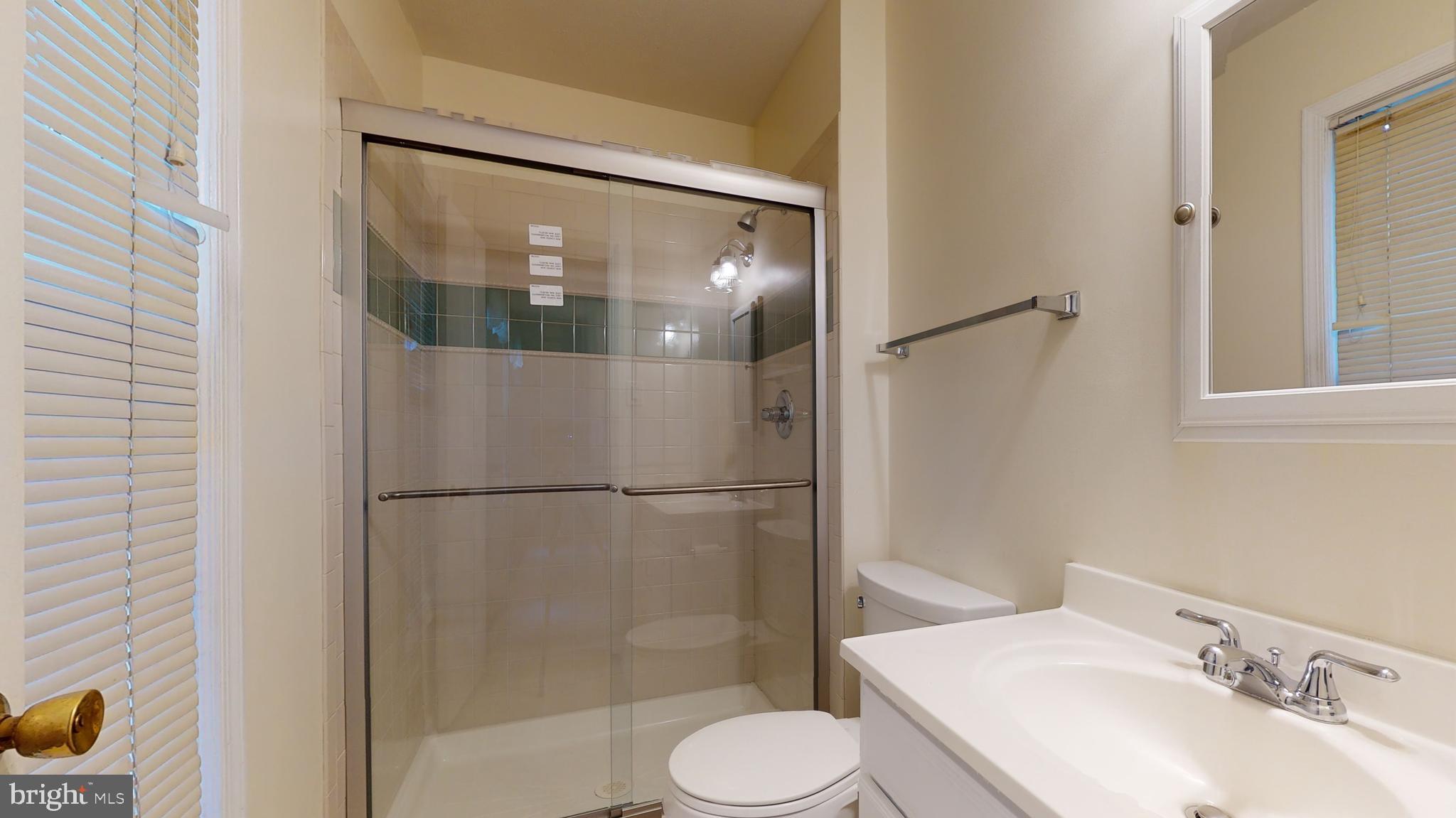 MANOR LAKE - Residential