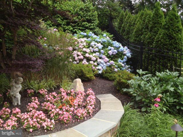 HILLENDALE COUNTRY CLUB - Residential