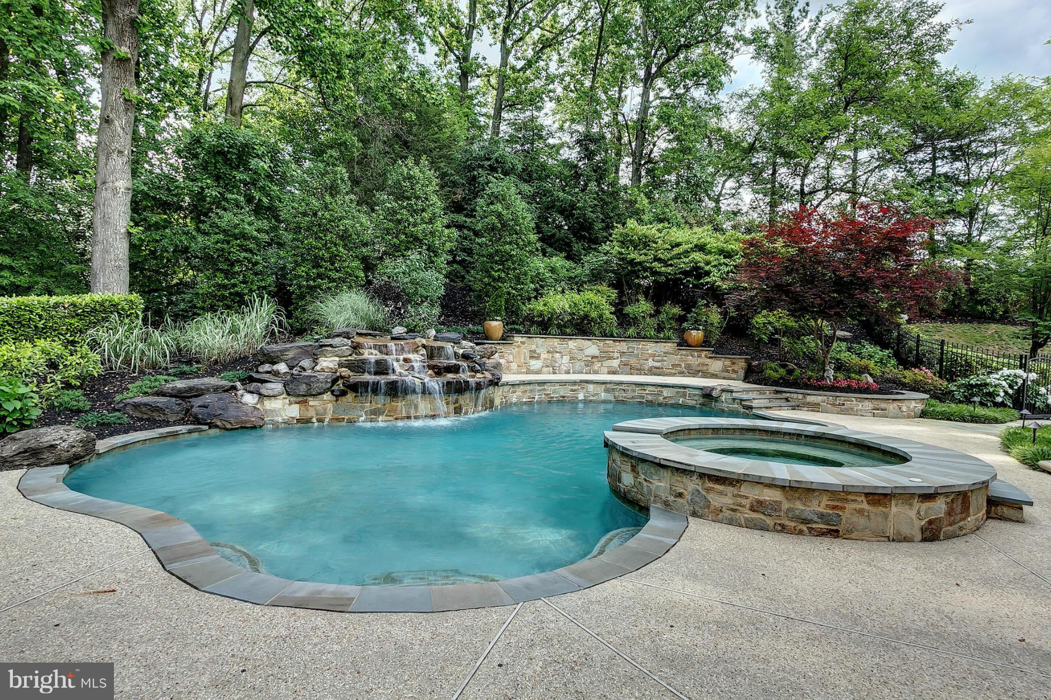 HILLENDALE COUNTRY CLUB - Residential